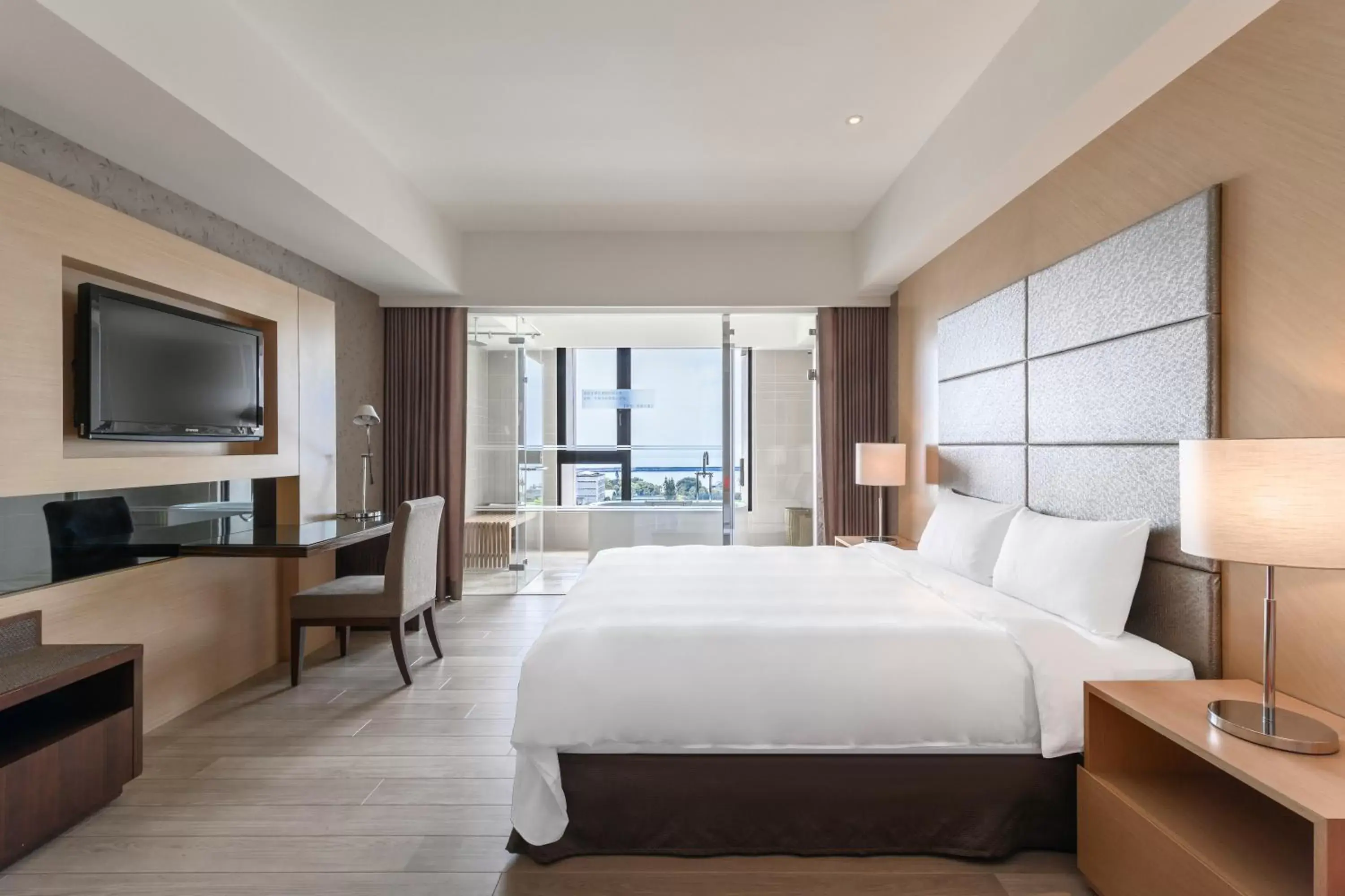 Premier King Room with Ocean View in Lakeshore Hotel Hualien Premier King Room with Ocean View in Lakeshore Hotel Hualien
