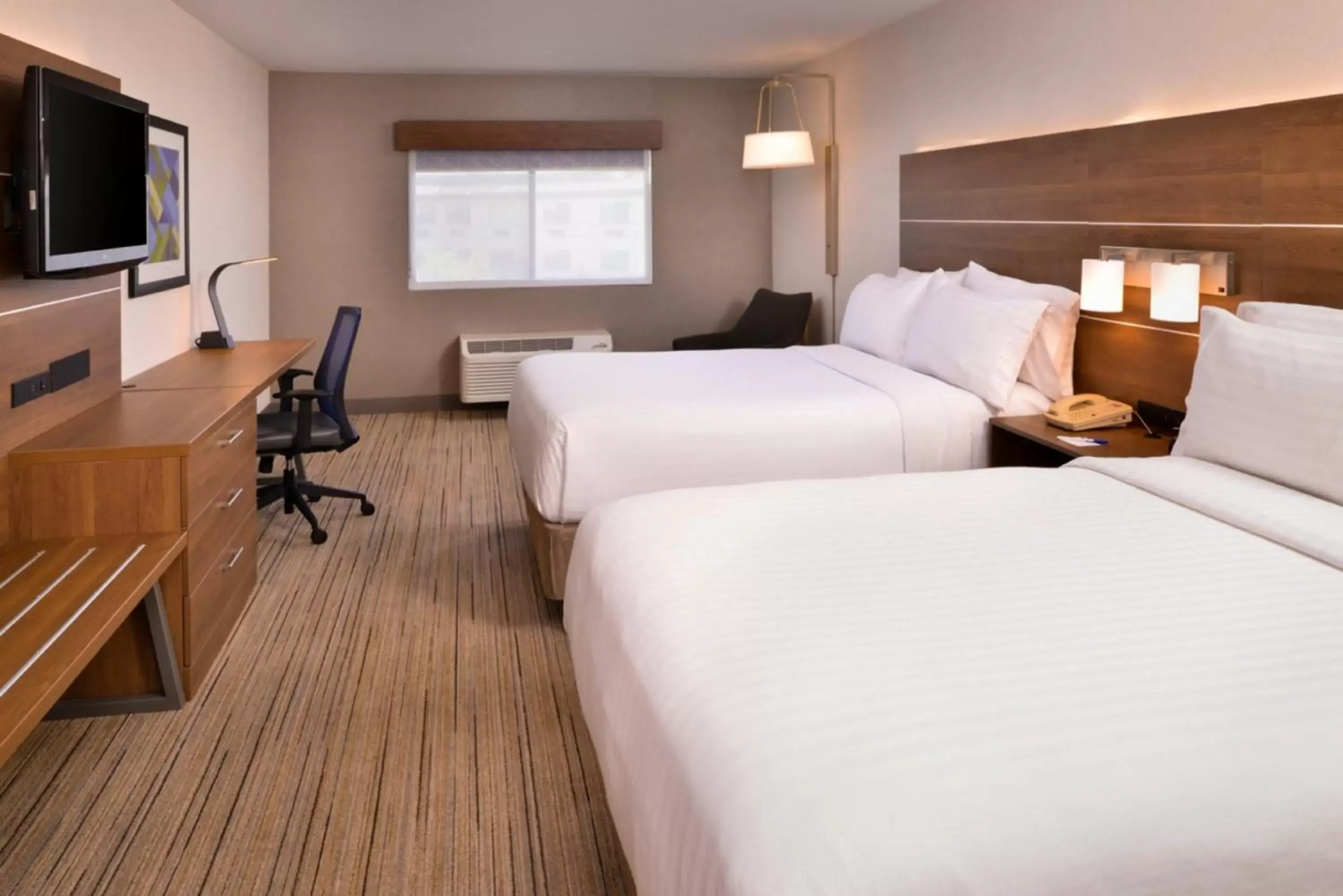 Double Room with Two Double Beds - Mobility Access Tub/Non-Smoking in Holiday Inn Express Walnut Creek, an IHG Hotel