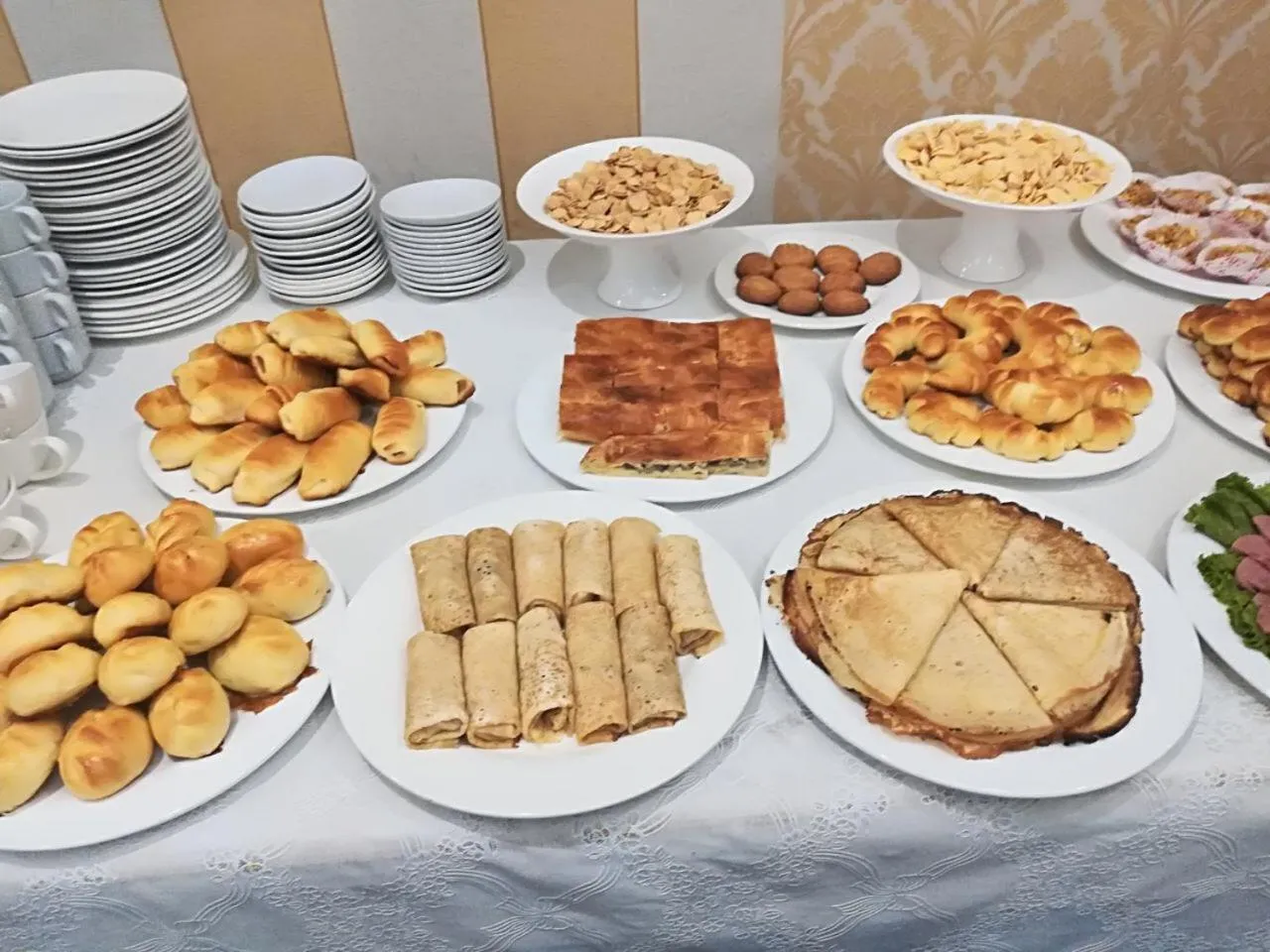 Food and drinks in Renion Hotel