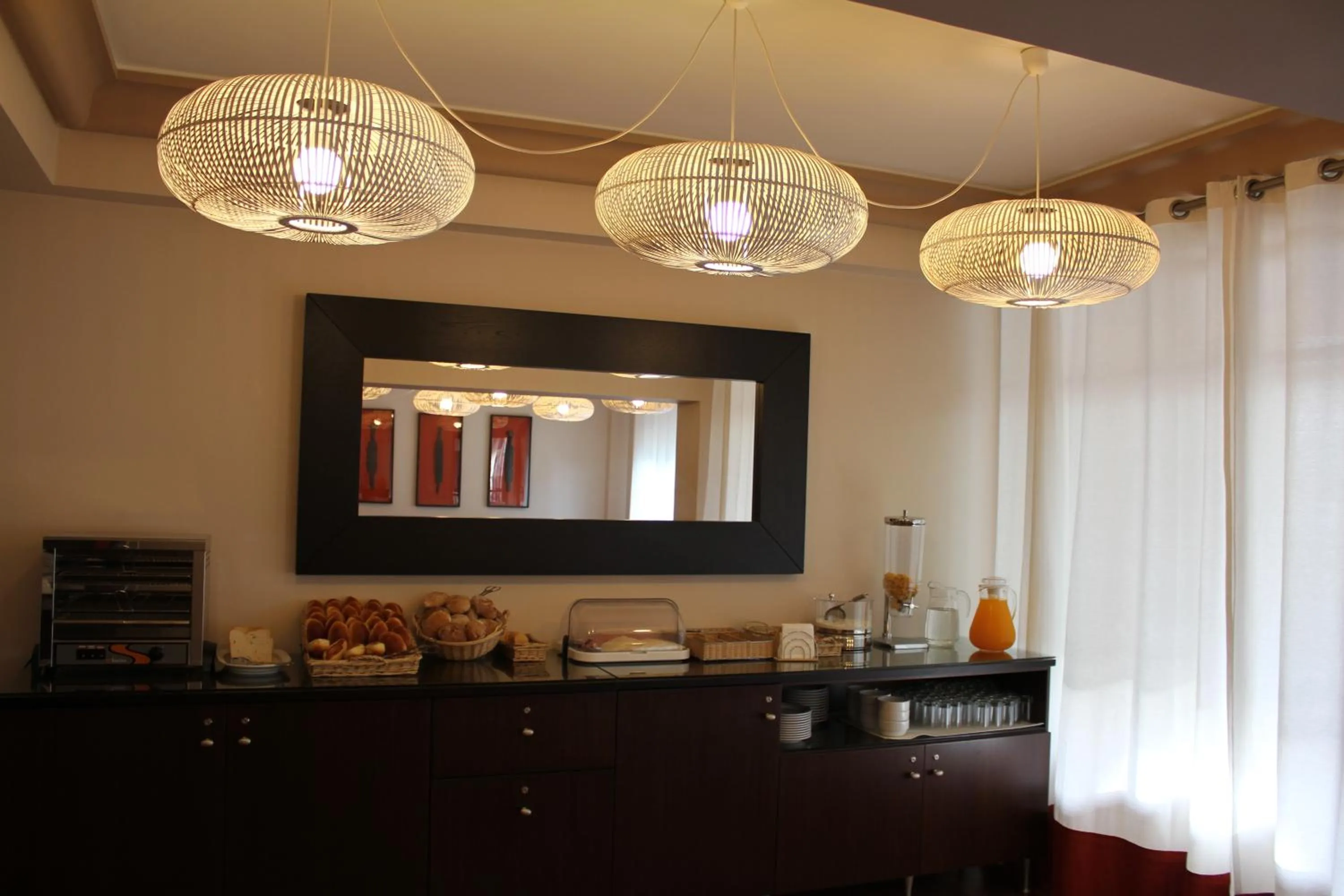 Restaurant/places to eat in Imperador Hotel