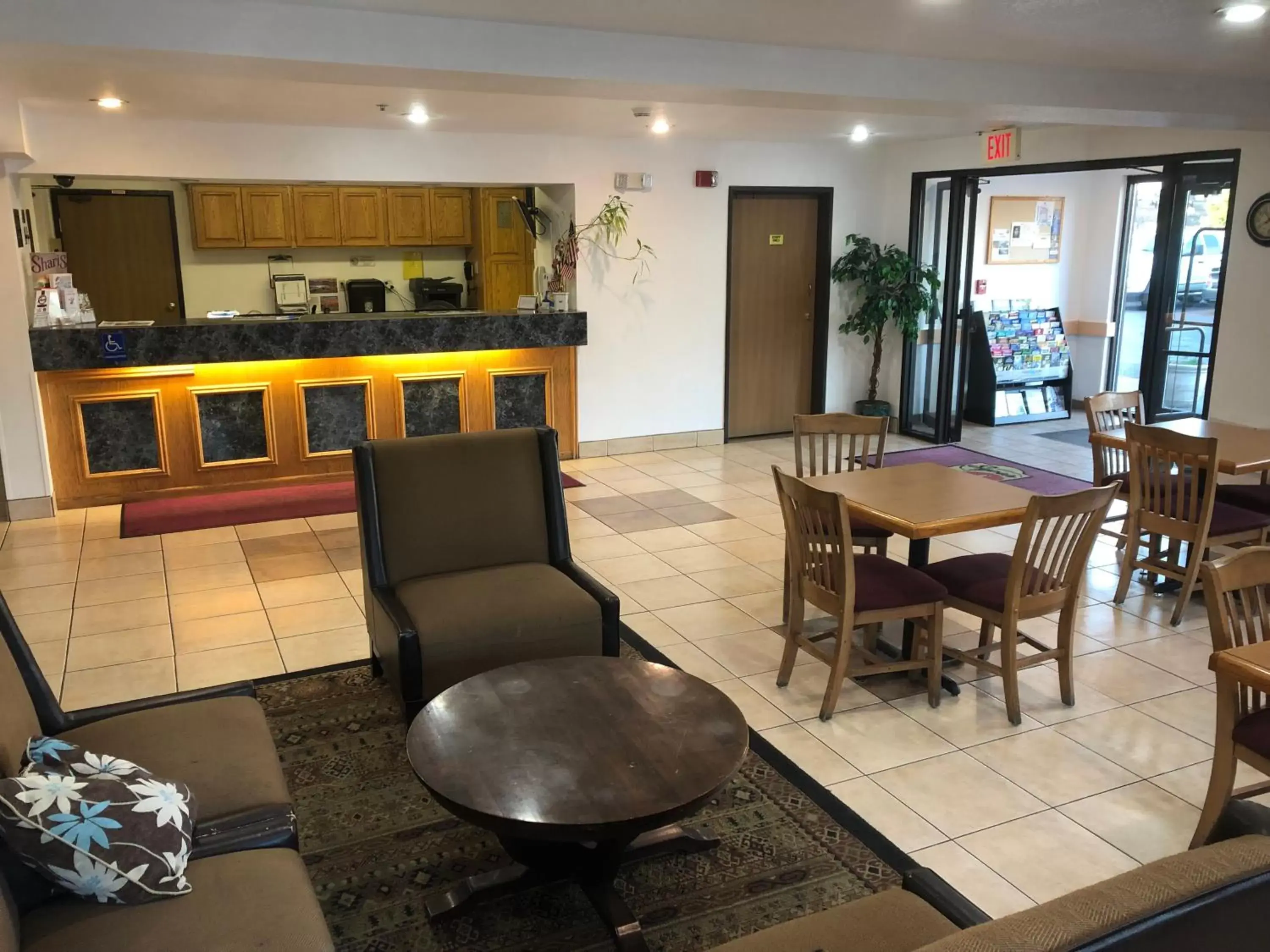 Lobby or reception in Super 8 by Wyndham The Dalles OR