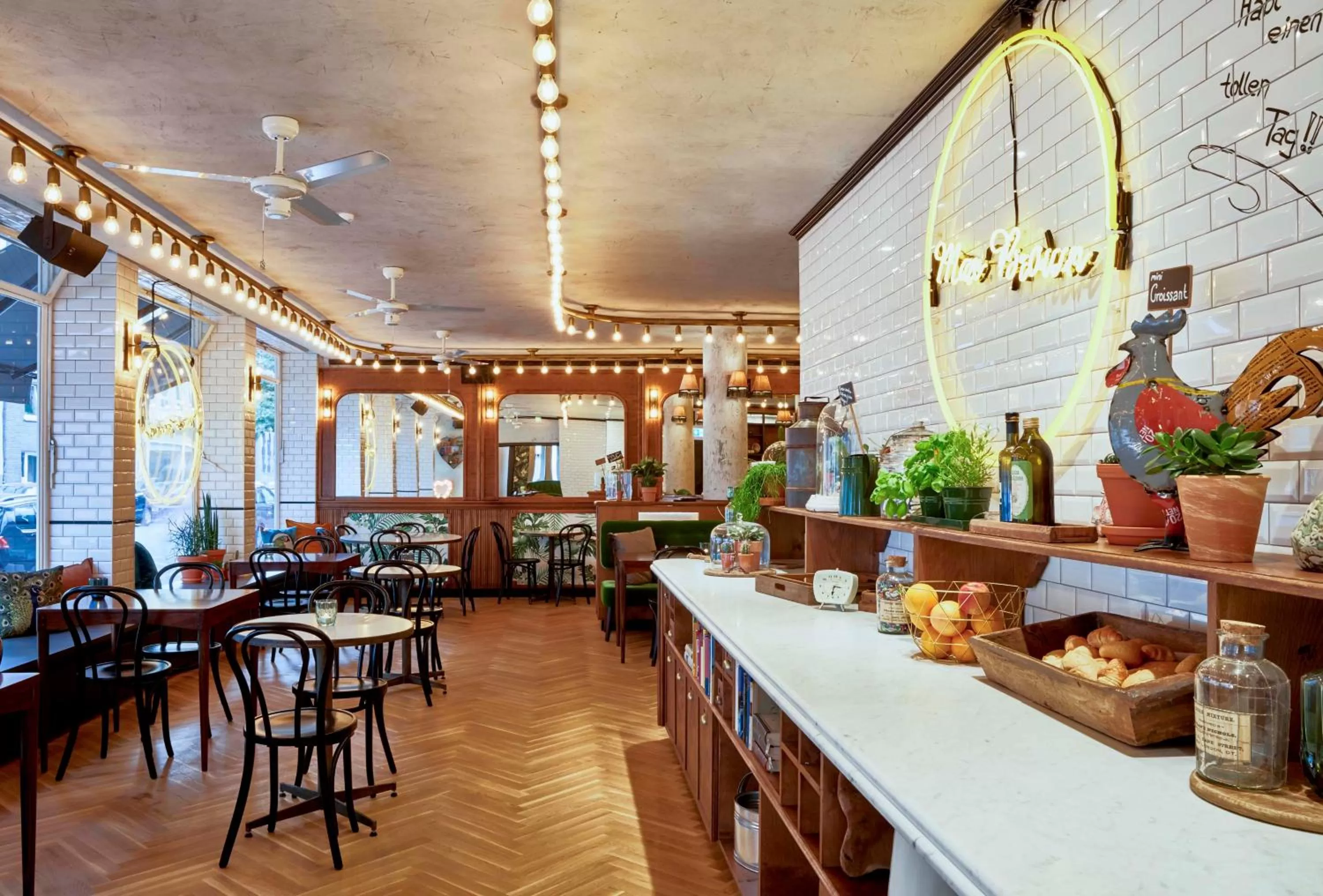 Restaurant/places to eat in Max Brown Hotel Midtown, part of Sircle Collection