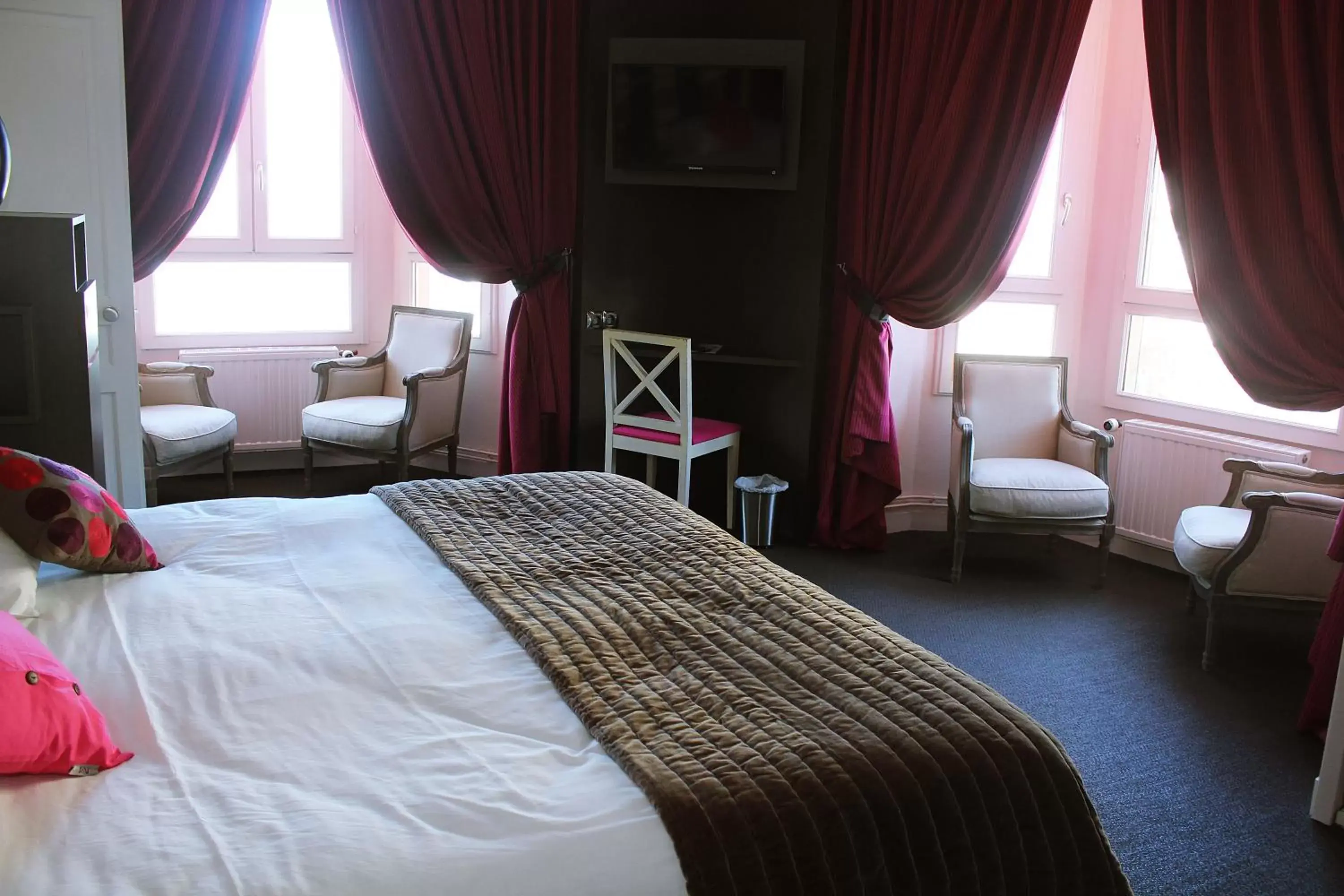 Bedroom, Bed in Hotel Des Bains