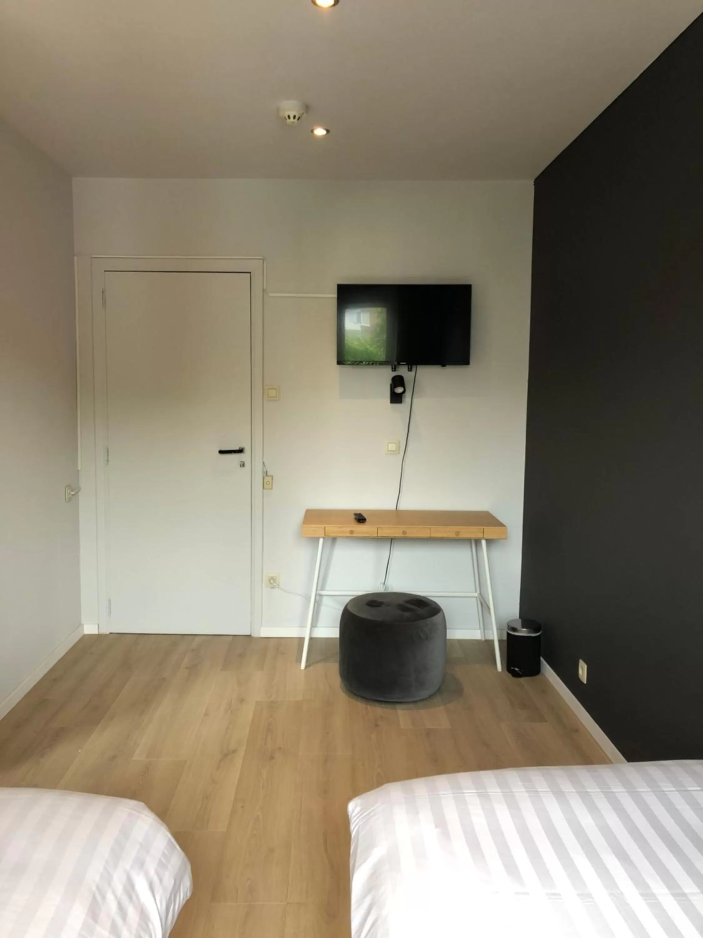 Bed in Hotel Le Cygne d'Argent