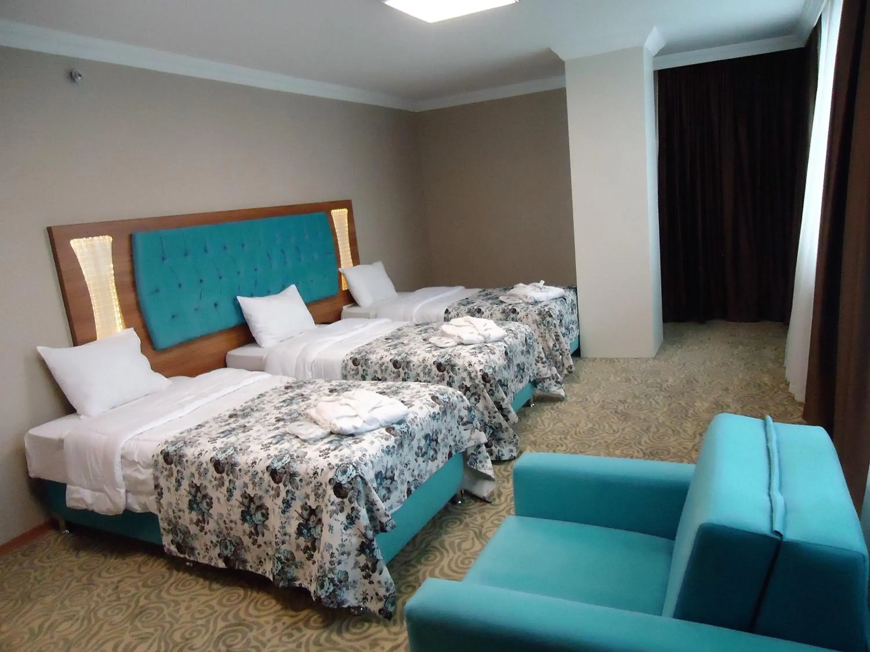 Photo of the whole room, Bed in Golden Lounge Hotel