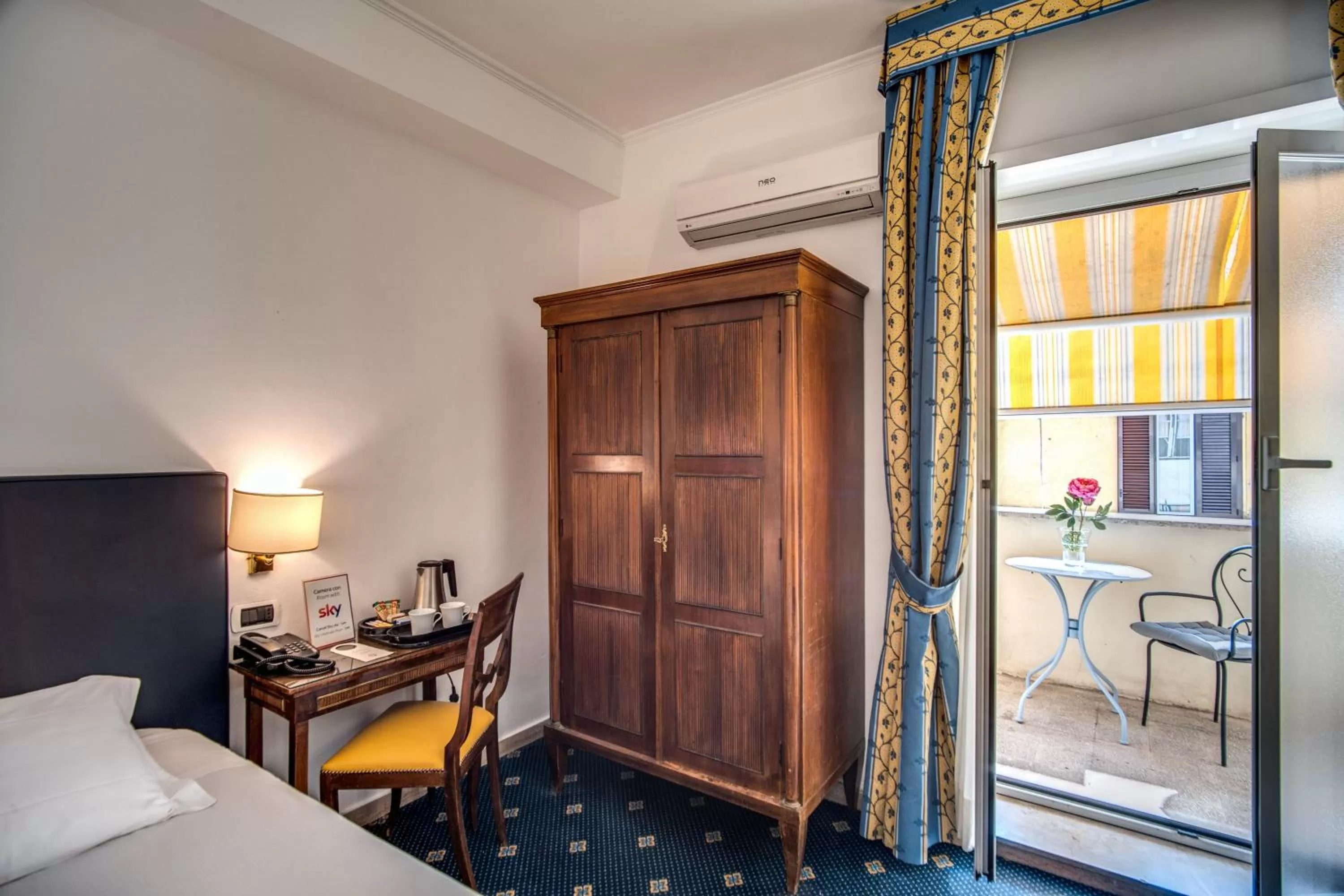 Bed in Hotel Napoleon