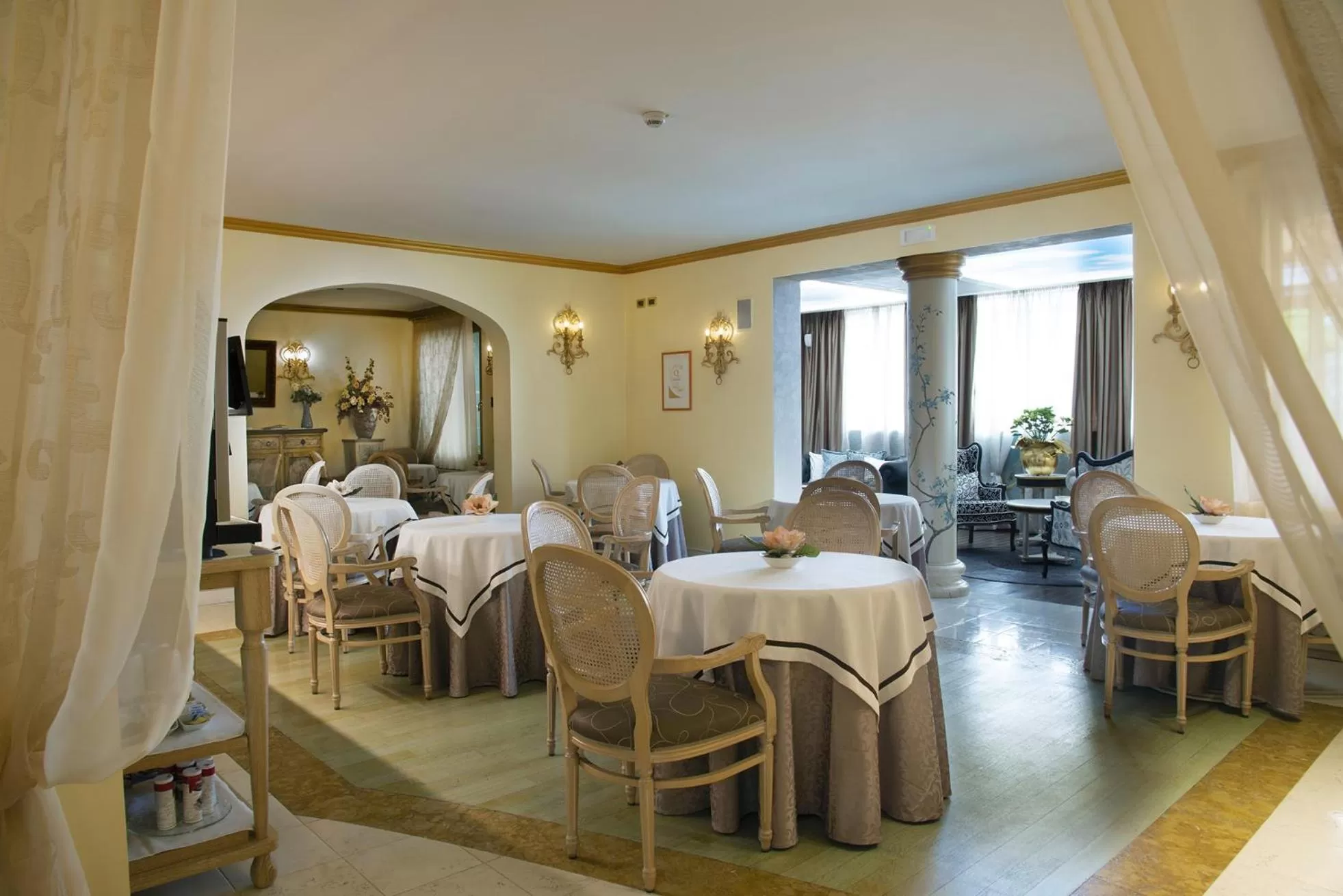 Lounge or bar in Vip's Motel Luxury Accommodation & Spa