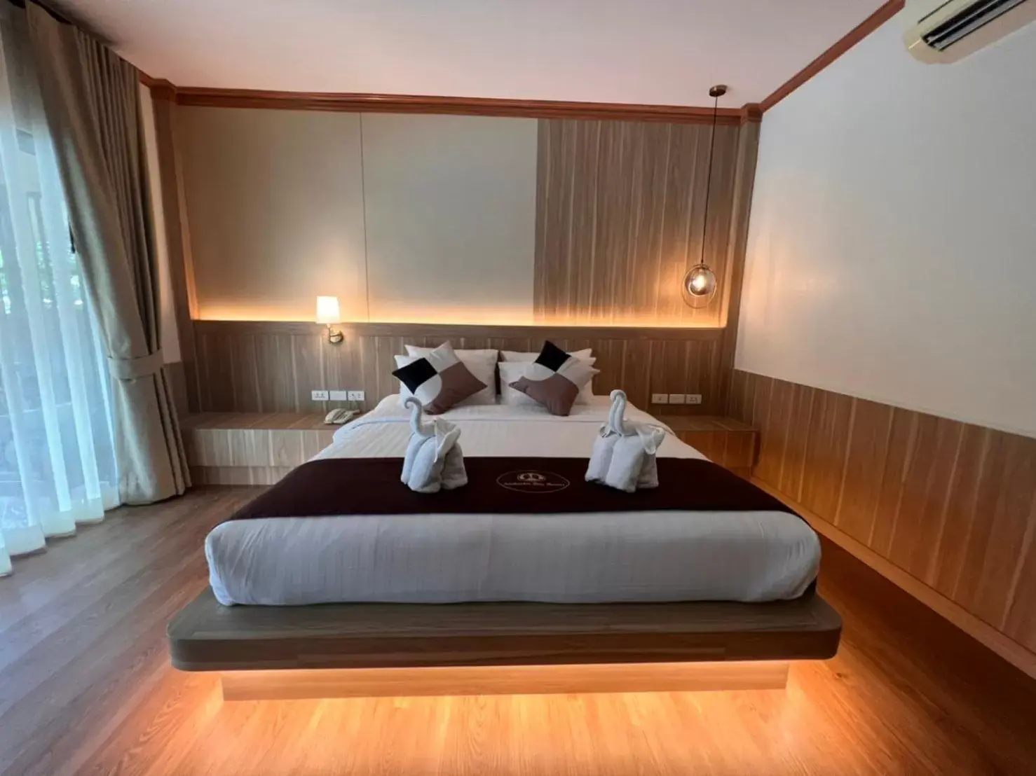 Bed in Maleedee Bay Resort