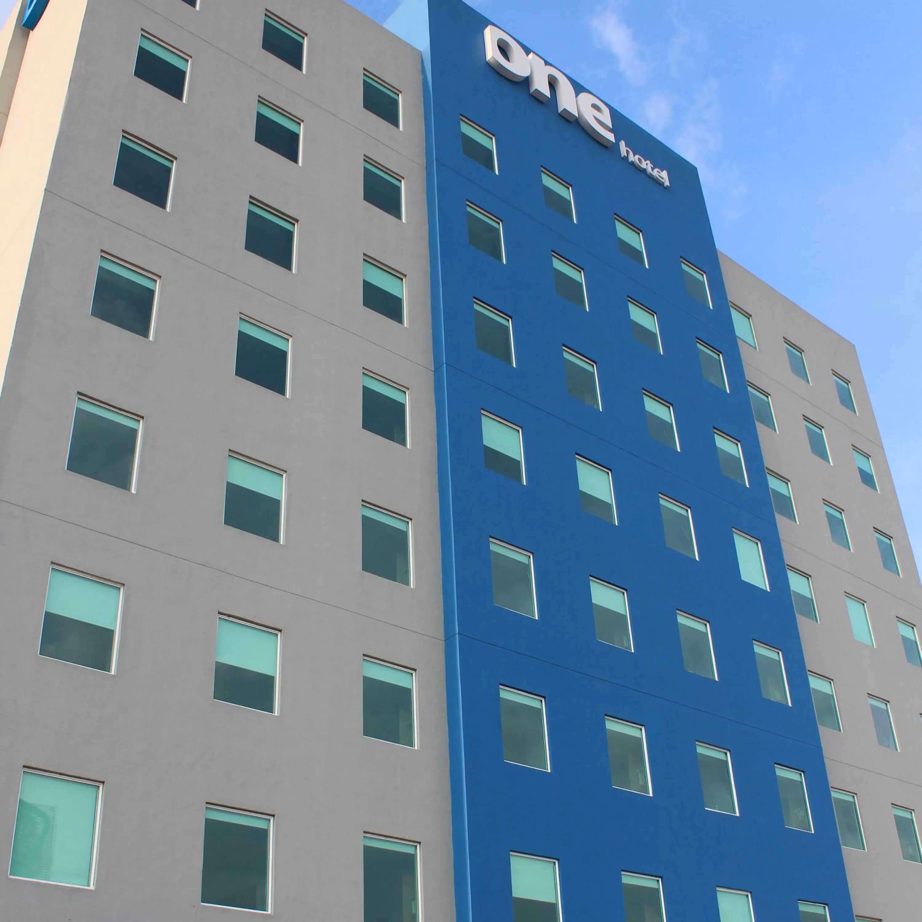 Property building in One Leon Poliforum