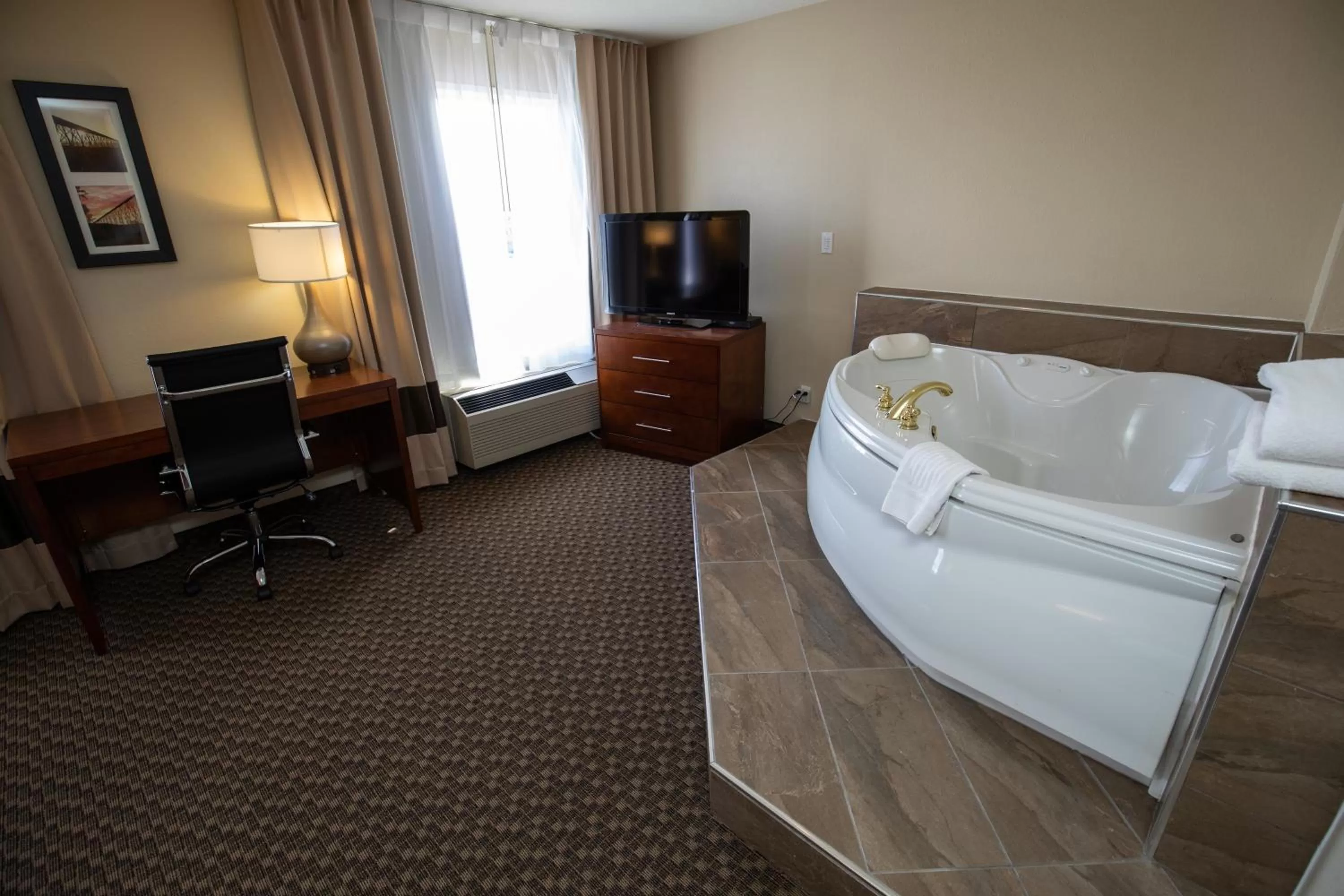 TV and multimedia, Bed in Comfort Inn