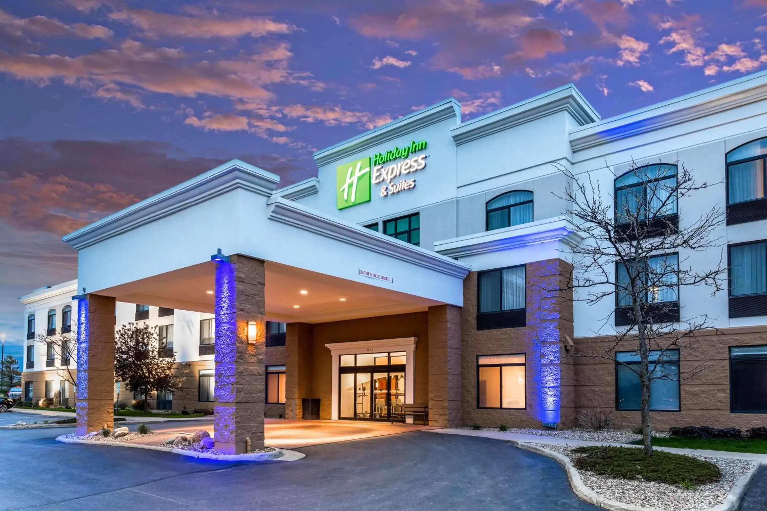 Property Building in Holiday Inn Express & Suites Cedar Falls - Waterloo, an IHG Hotel