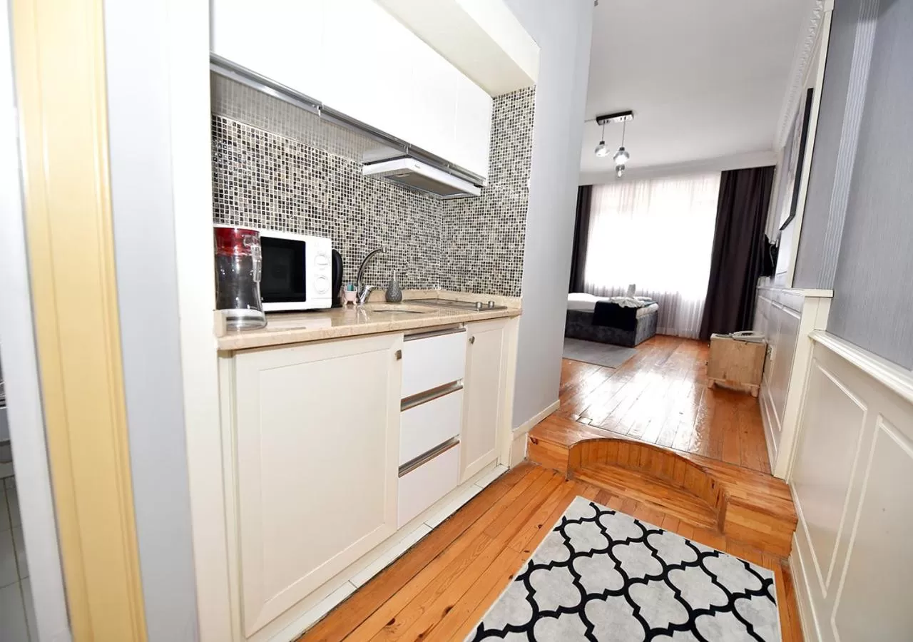 Kitchen or kitchenette, Kitchen/Kitchenette in Royal Palace Hotel