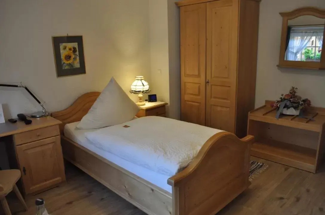 Photo of the whole room, Bed in Hotel & Restaurant Bei Hölzchen