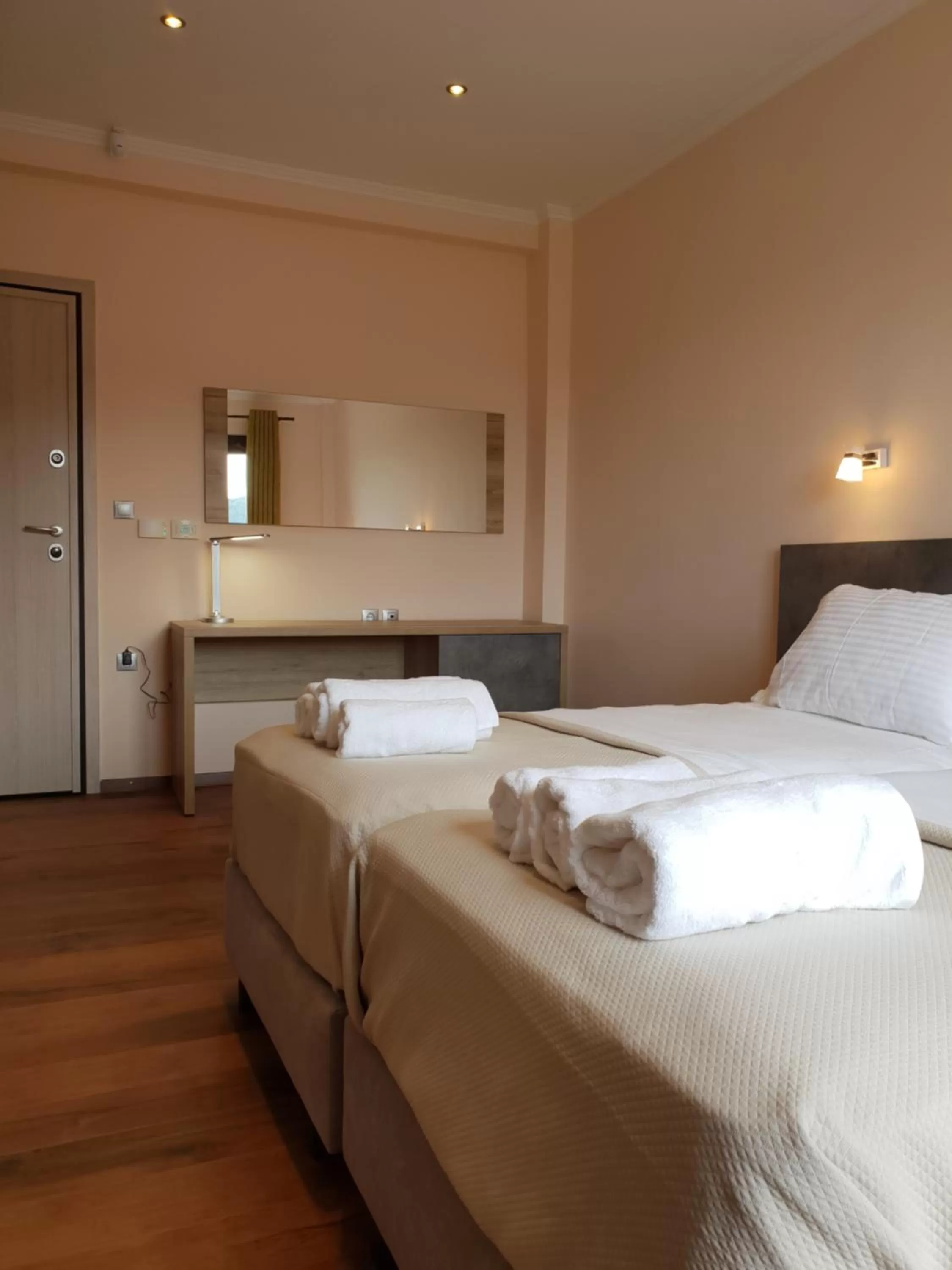 Photo of the whole room, Bed in Mondeus Inn Luxury