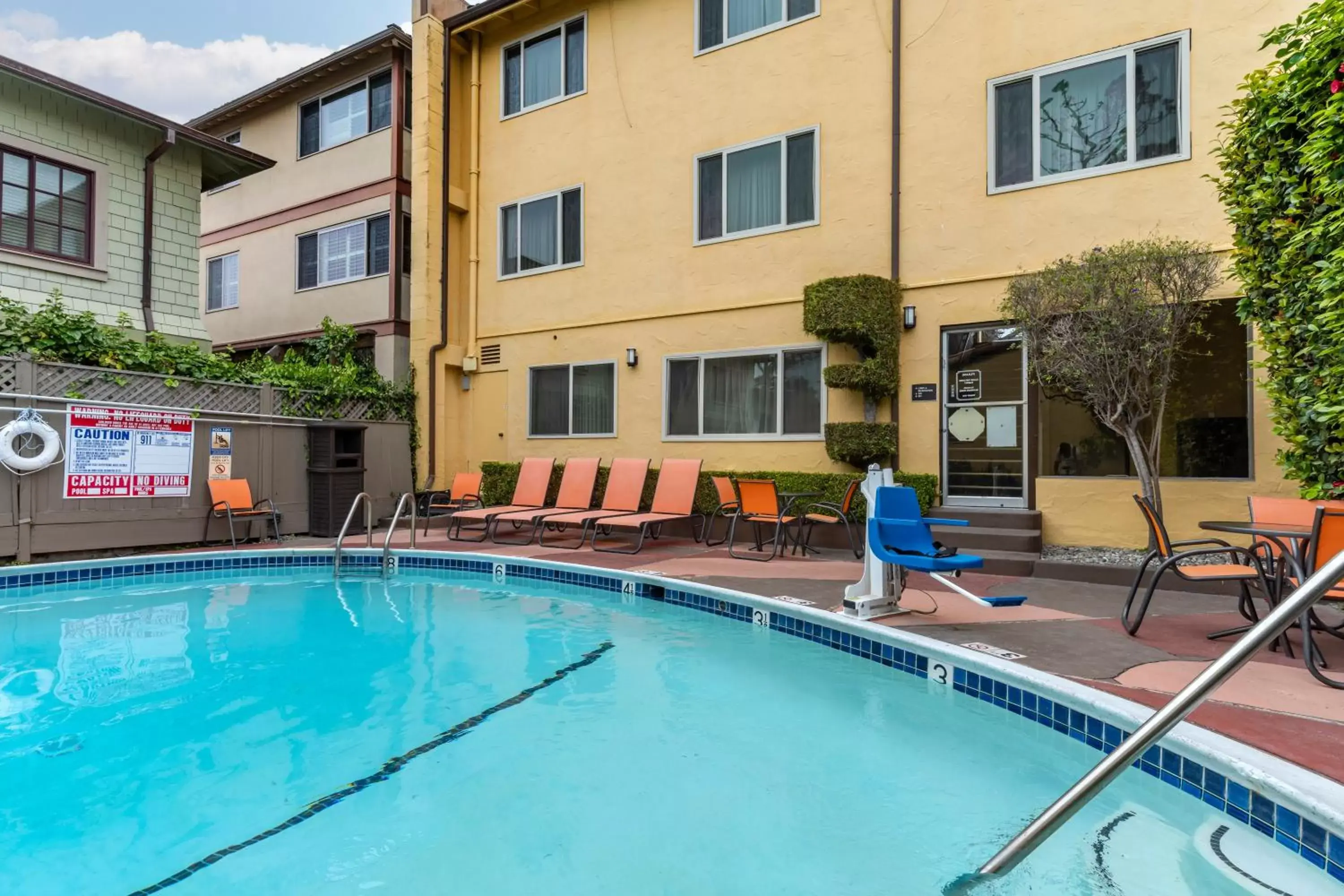 Swimming Pool in Best Western Carmel's Town House Lodge