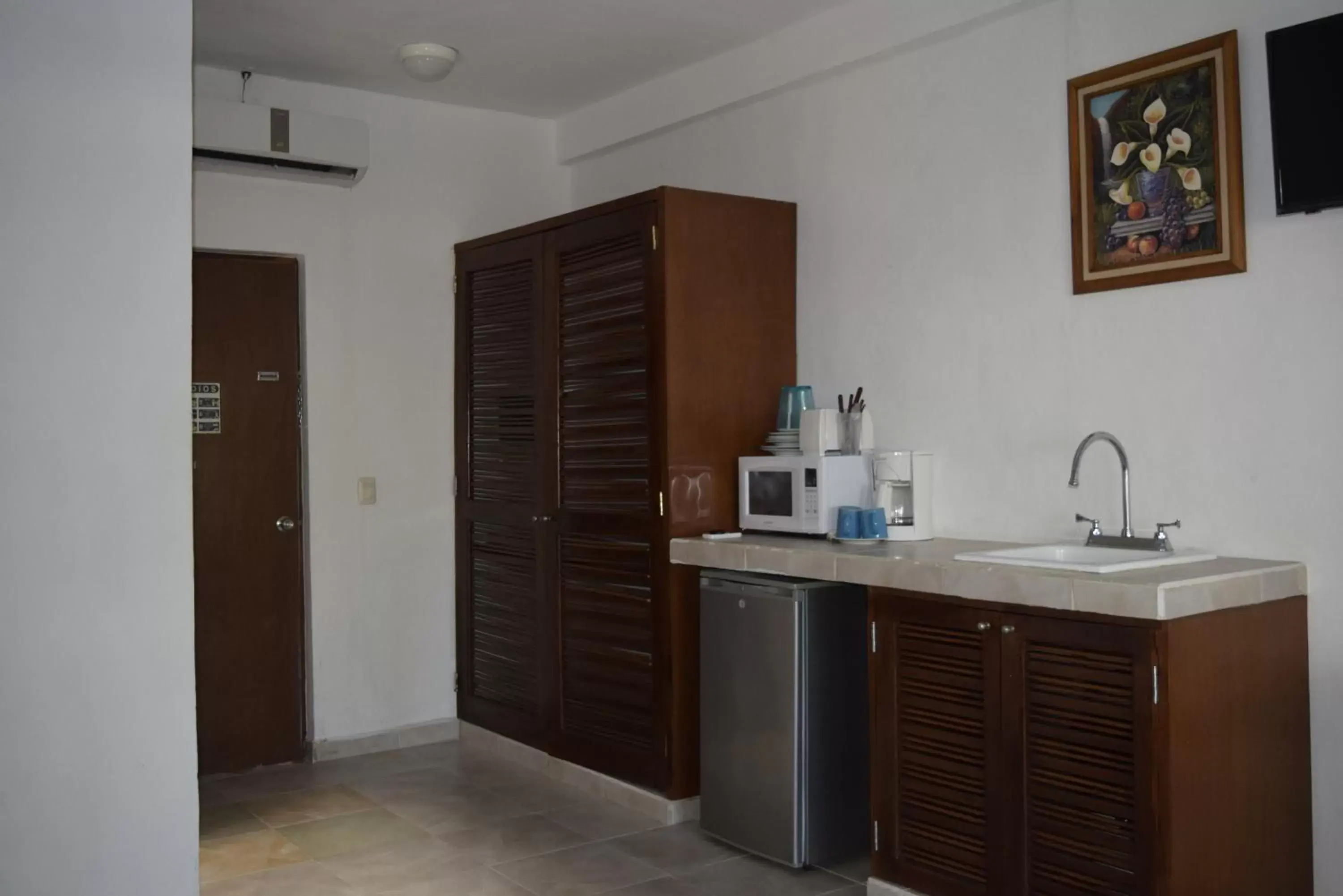 minibar, Kitchen/Kitchenette in Hotel Plaza Almendros