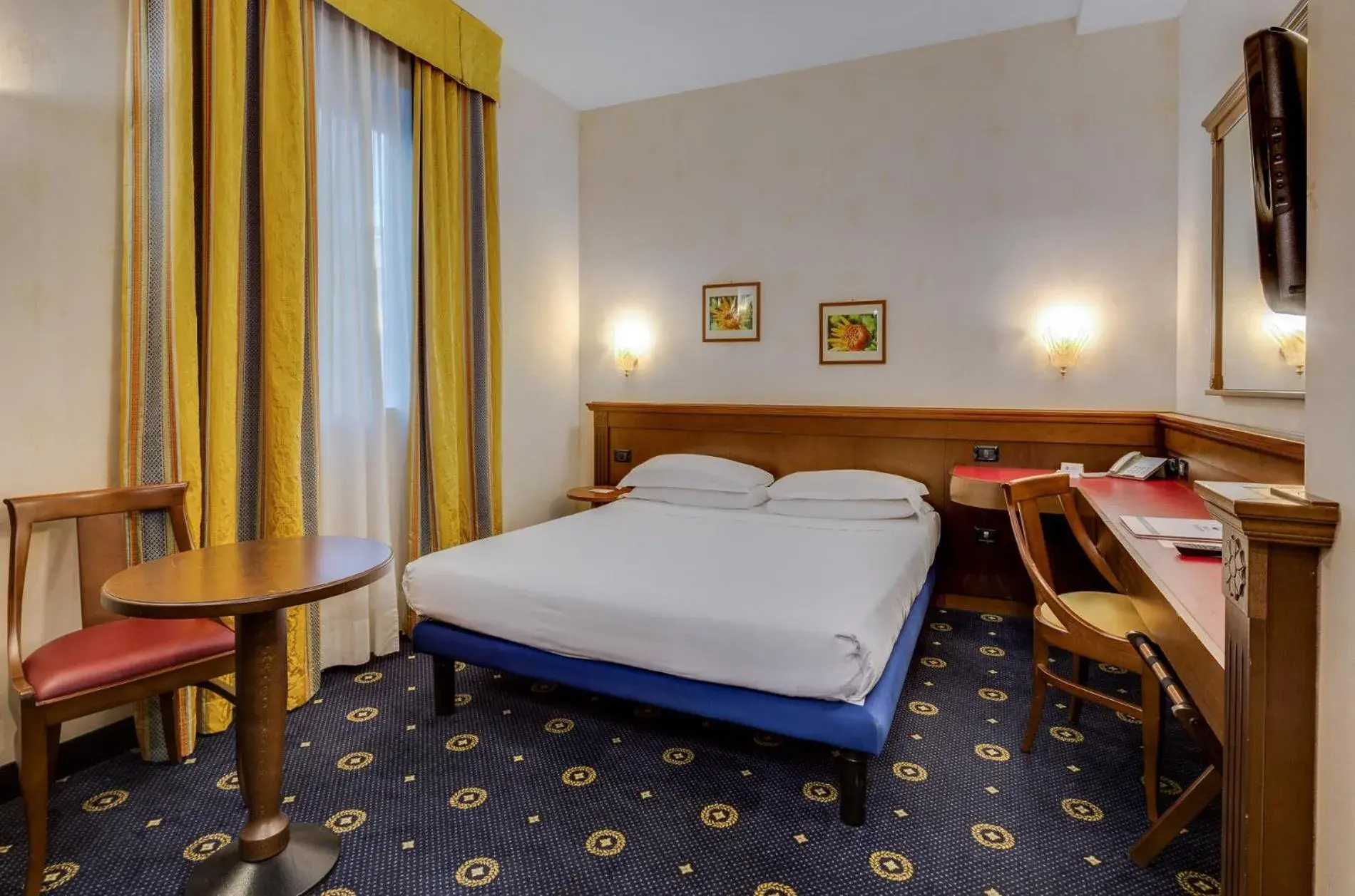 Photo of the whole room, Bed in Best Western City Hotel
