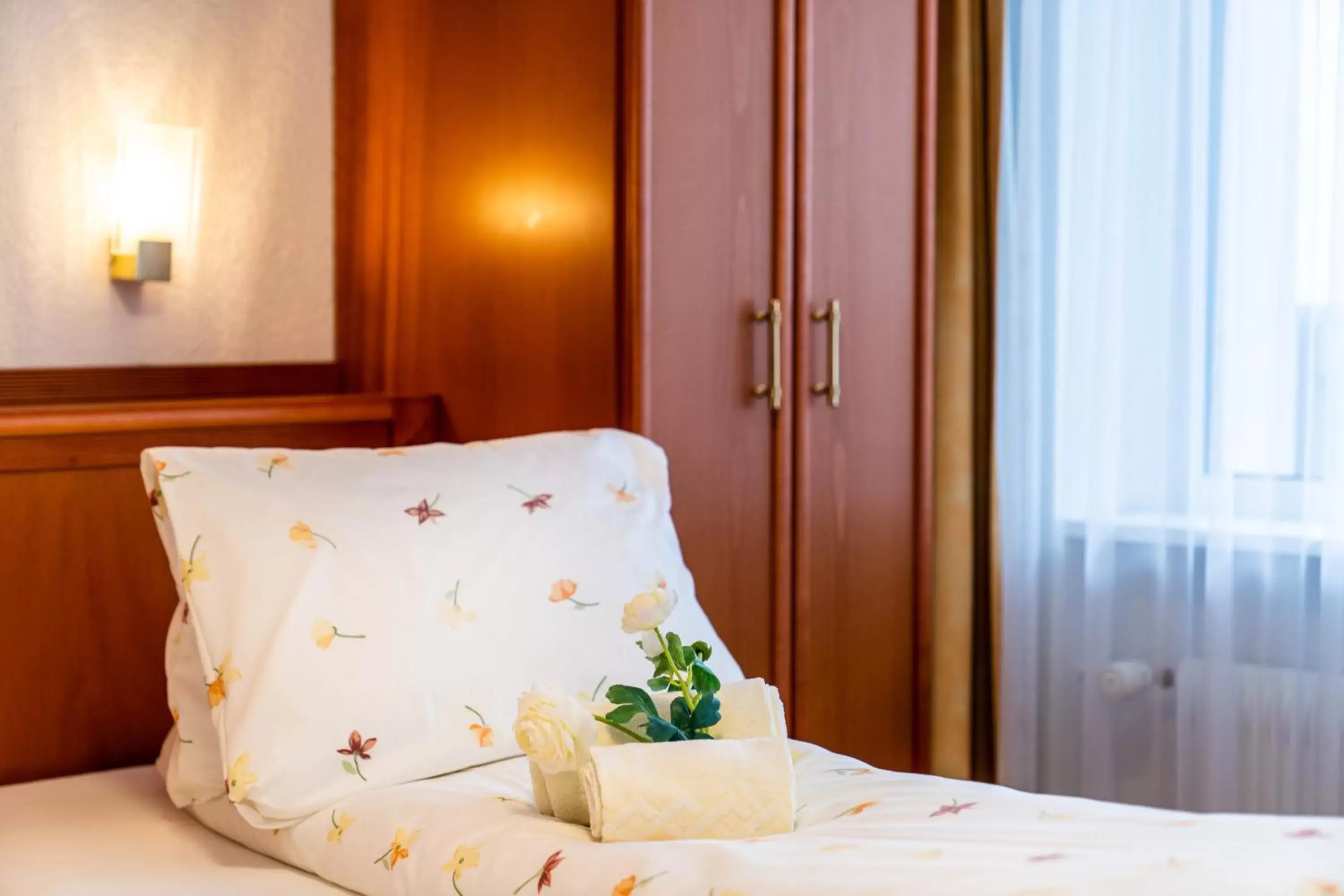 Bedroom, Bed in Hotel Kristall-Saphir Superior