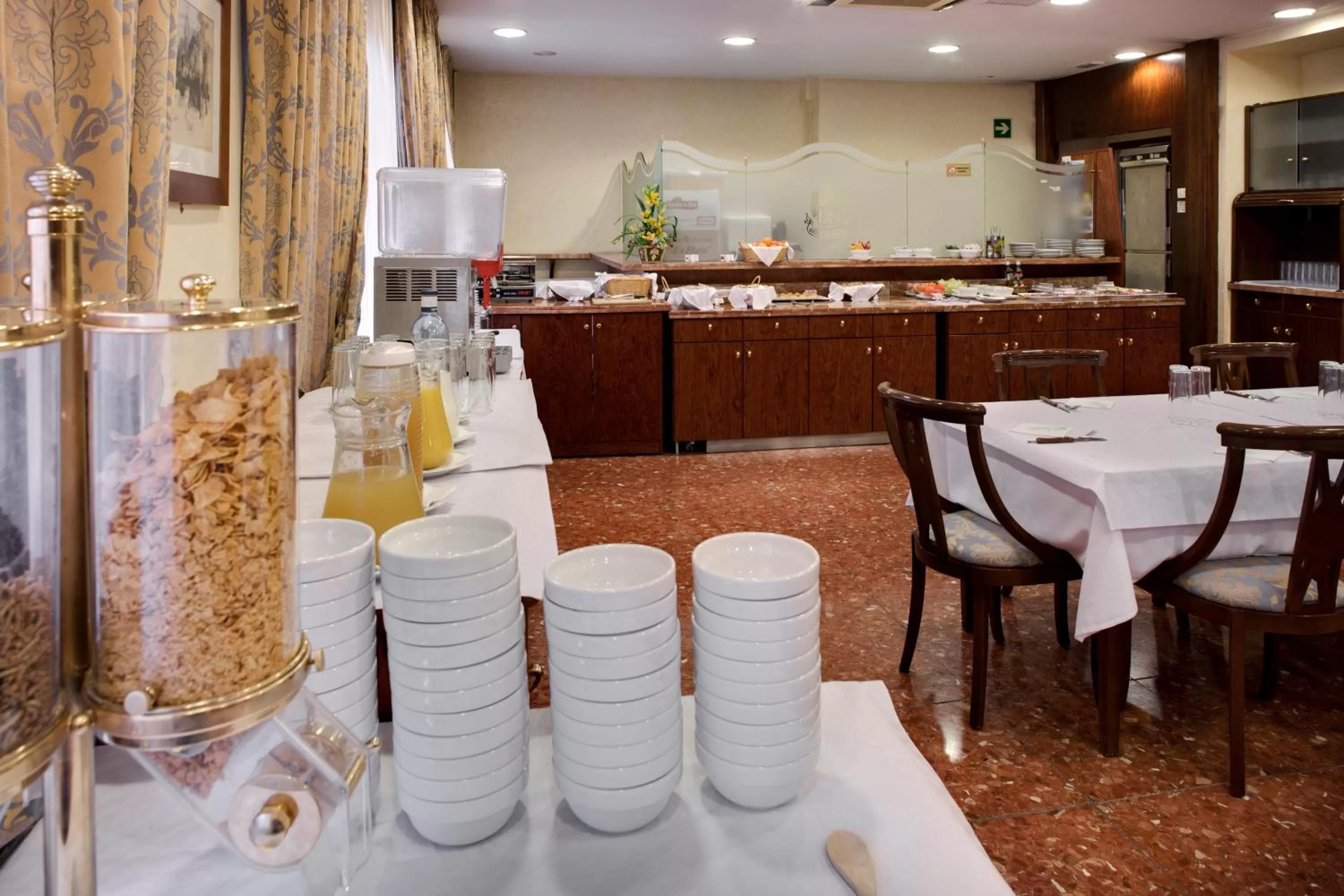 Restaurant/places to eat in Hotel Gaudi