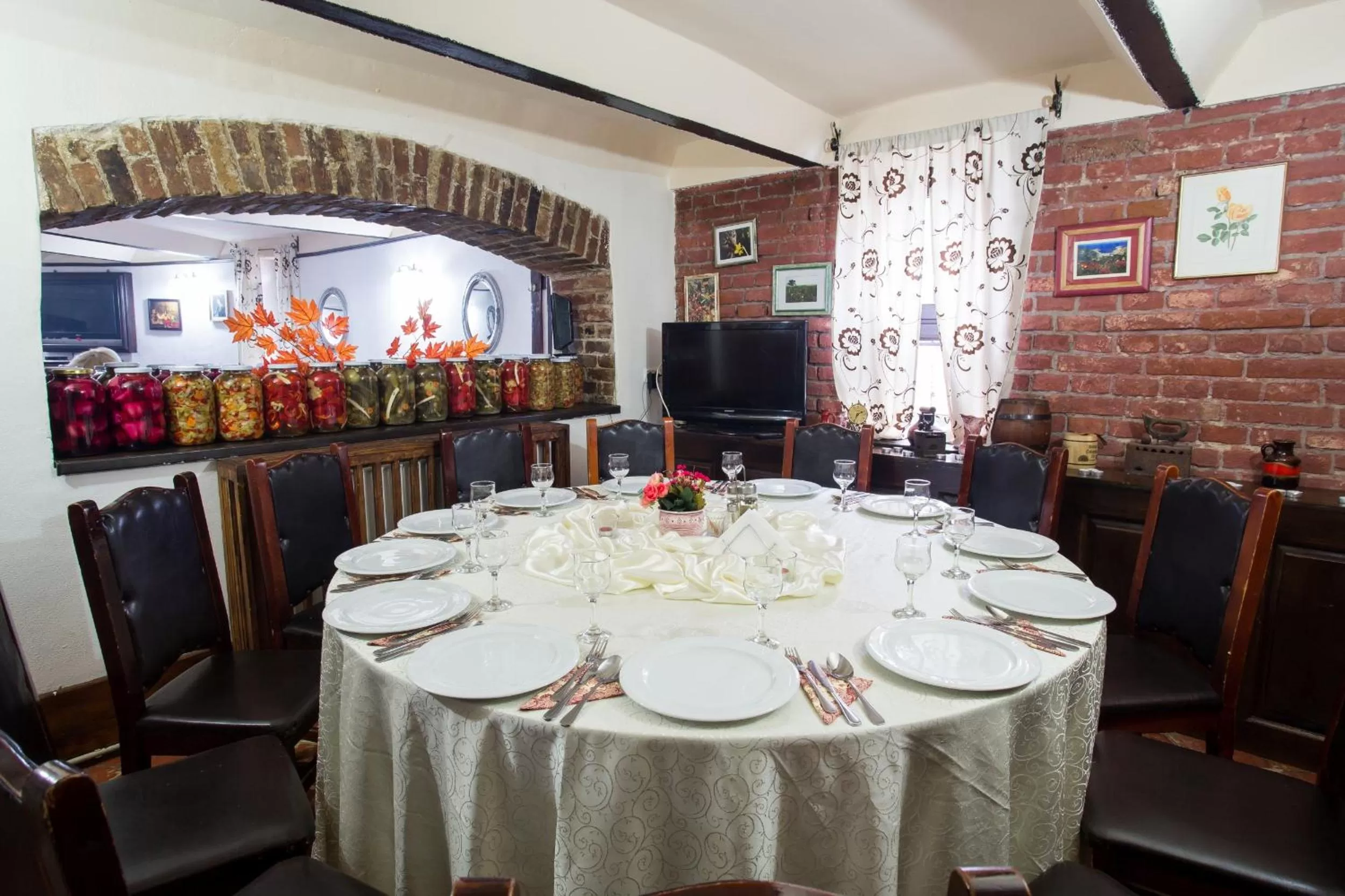 Restaurant/Places to Eat in Cazare Turn Sebes