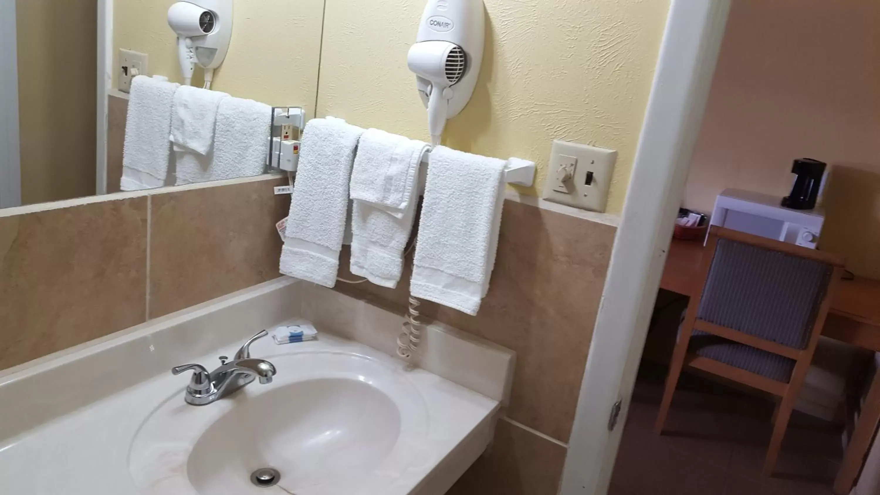 Bathroom in Sands Motel
