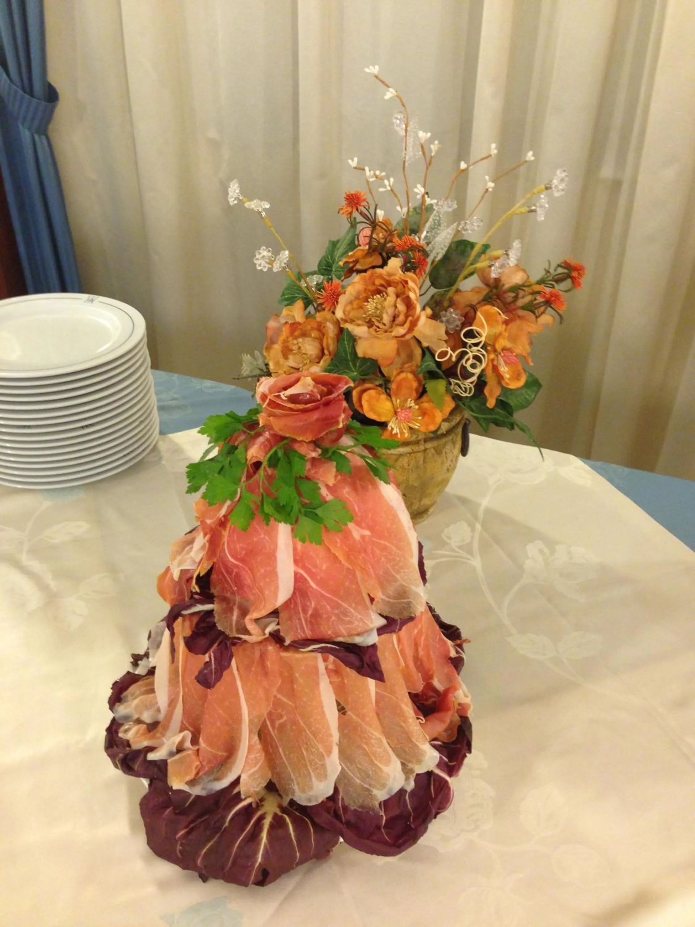 Restaurant/places to eat in Hotel Niagara