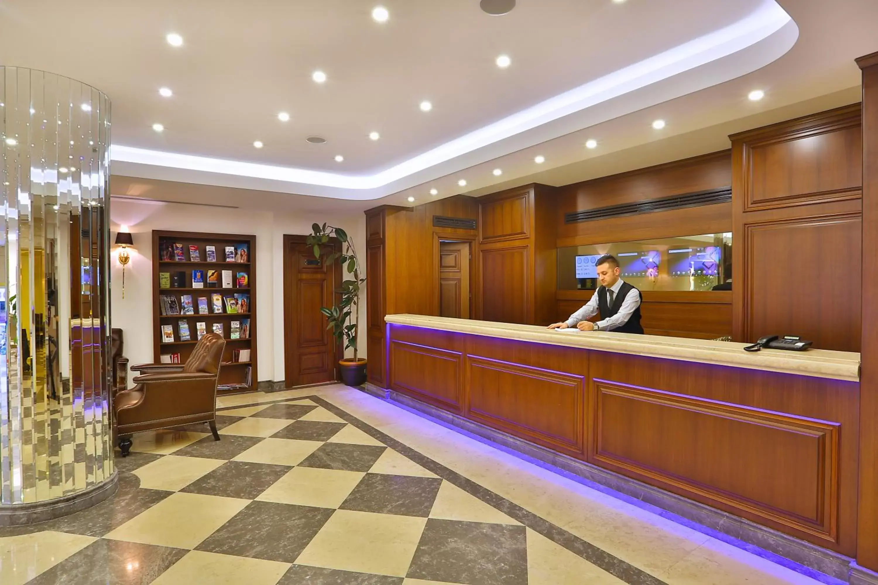 Staff, Lobby/Reception in Aspen Hotel Istanbul