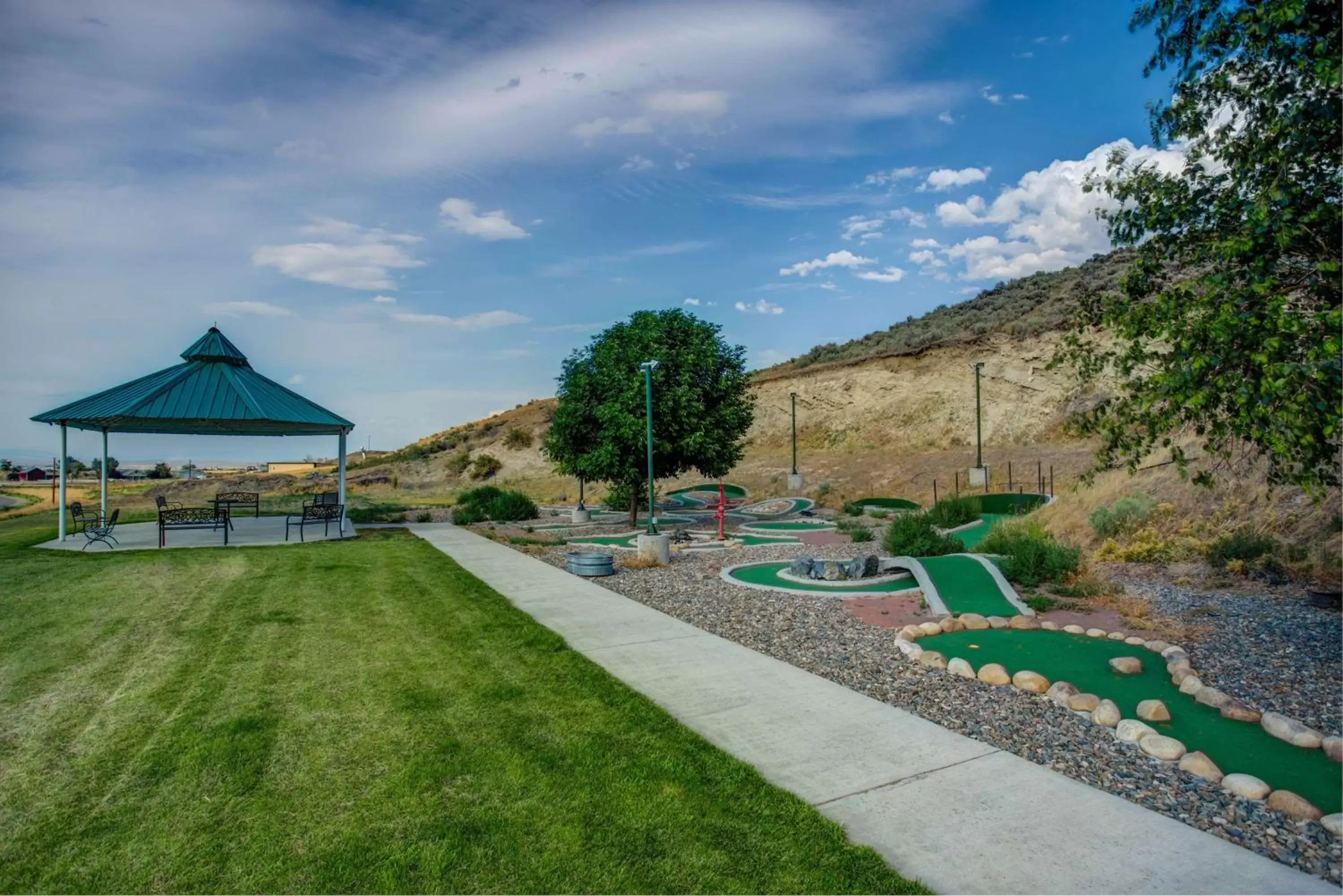 Property building, Garden in Motel 6-Baker City, OR