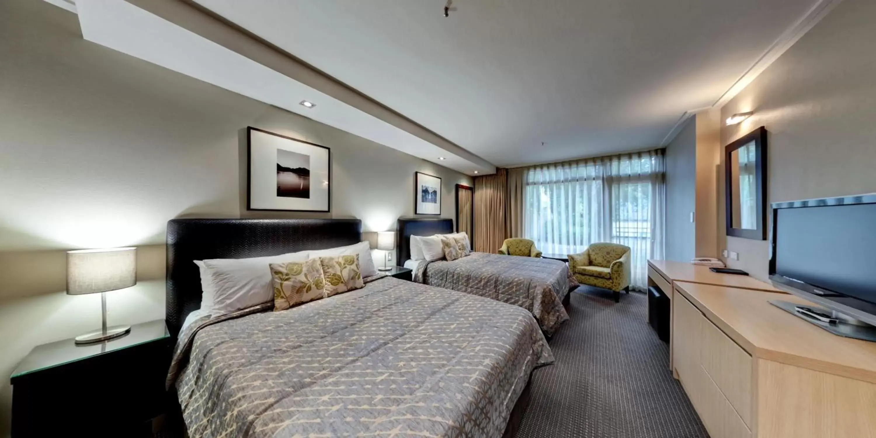 Bed in Distinction Te Anau Hotel & Villas