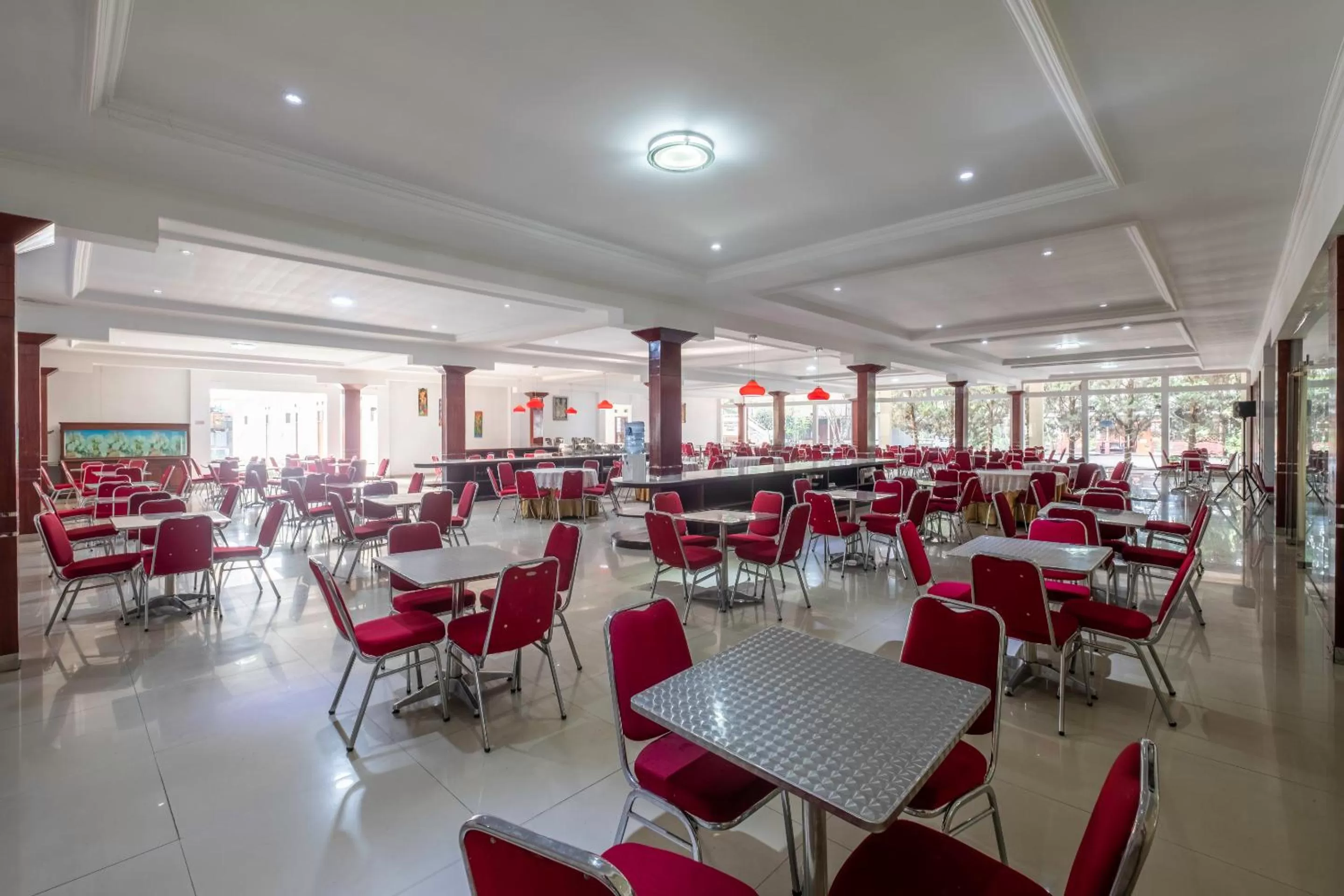 Restaurant/places to eat in Narima Resort Hotel