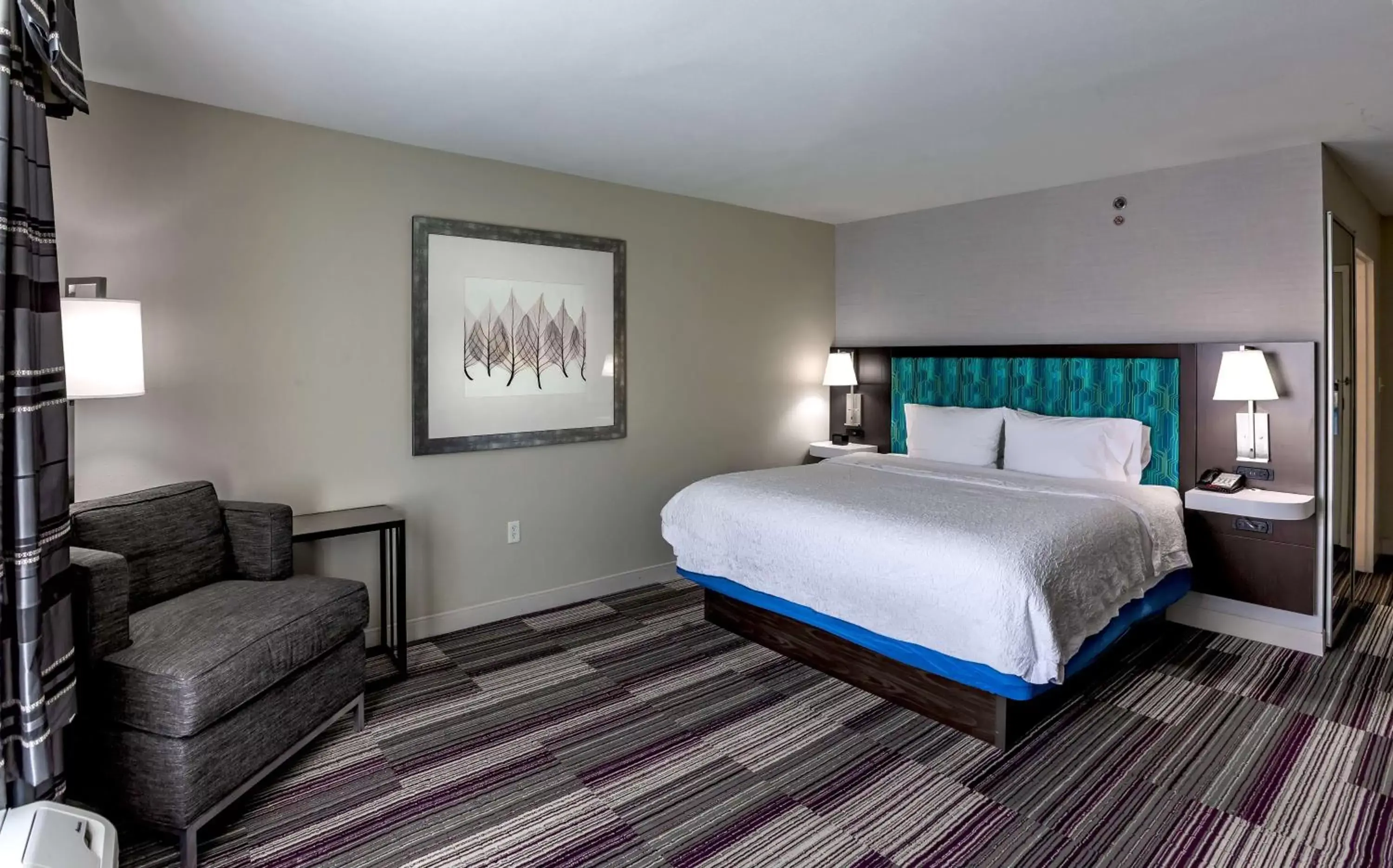 Bed in Hampton Inn & Suites Chicago Southland-Matteson