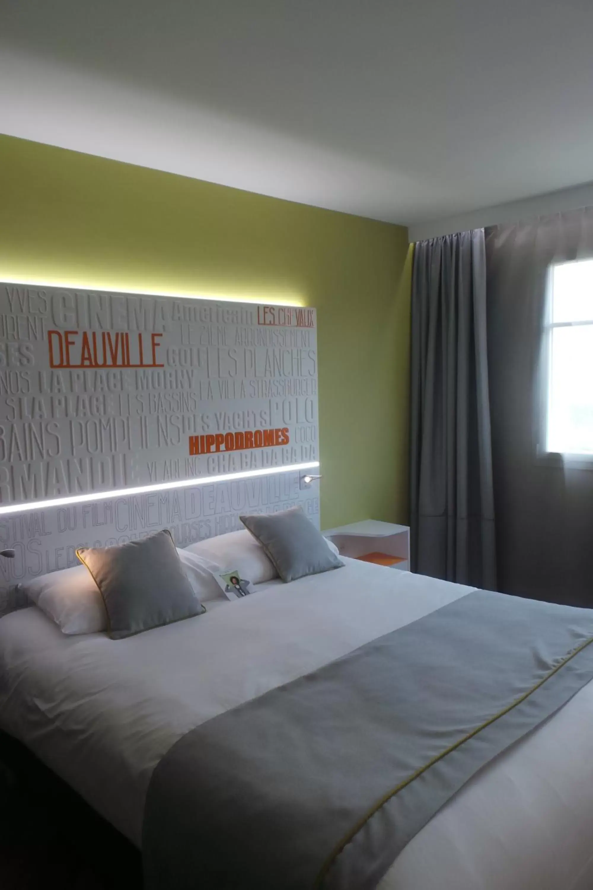 Photo of the whole room, Room Photo in ibis Styles Deauville Centre