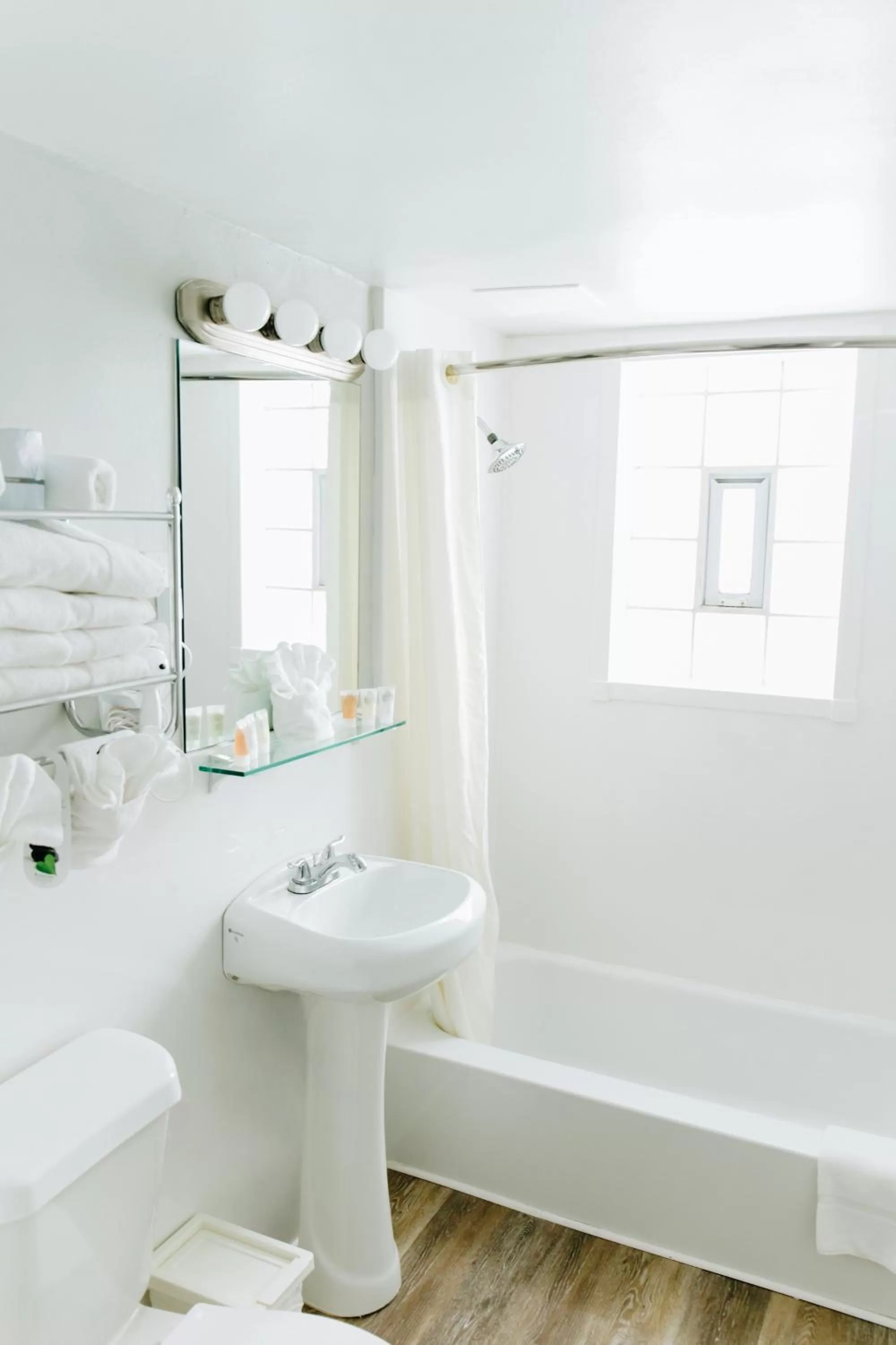 Shower in Lorraine Hotel