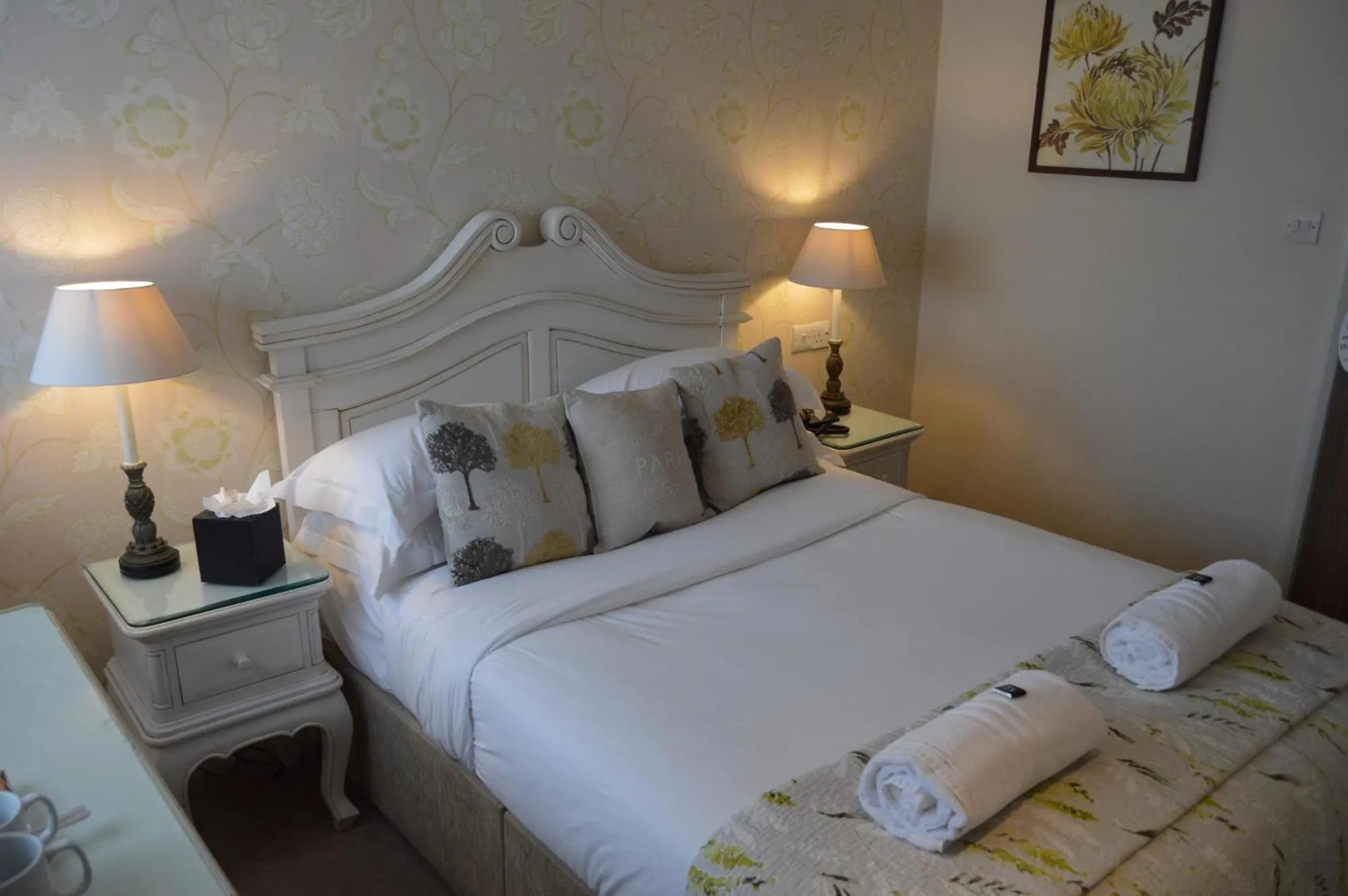 Bed in Le Bouchon Brasserie & Hotel