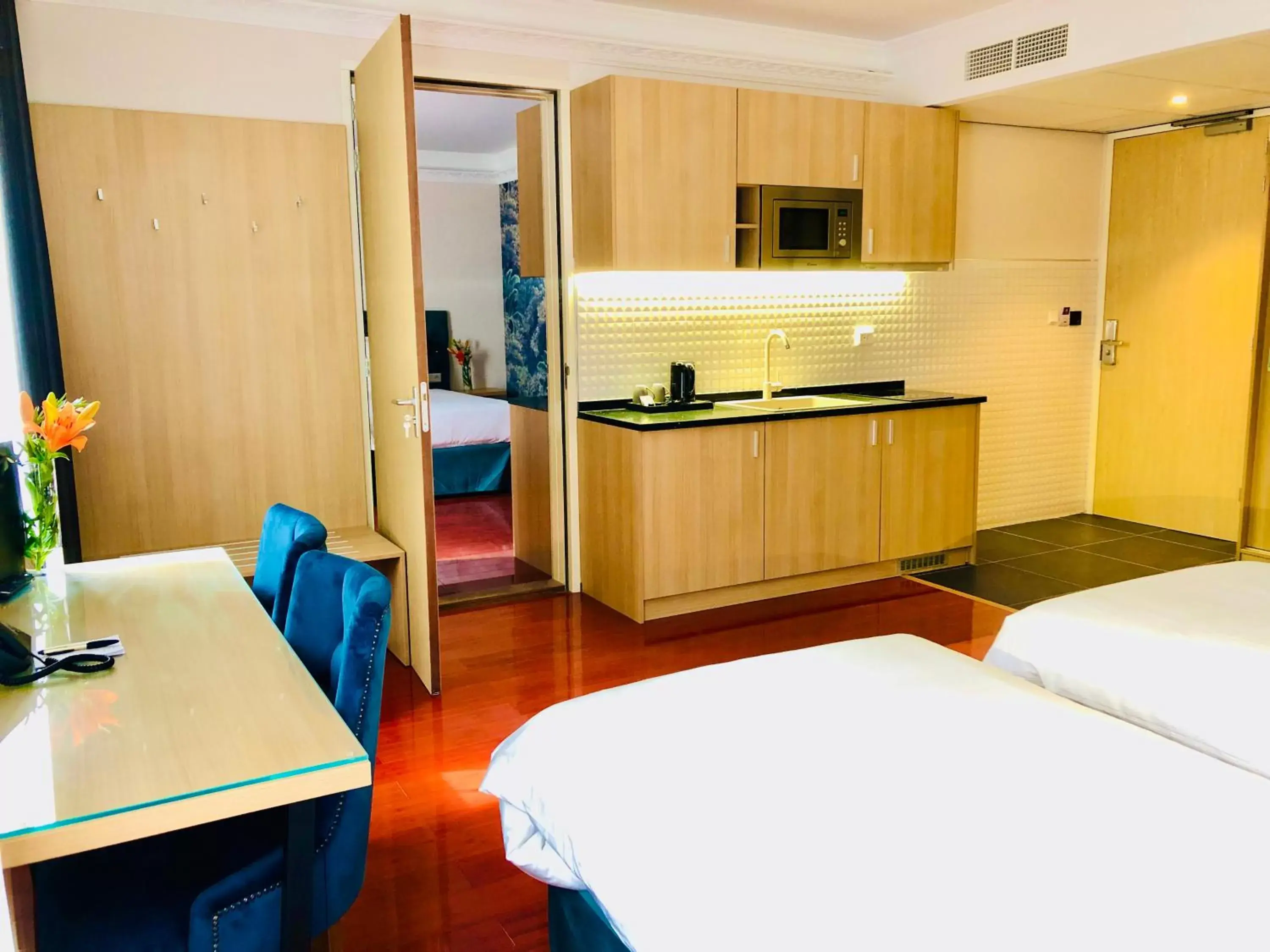 Kitchen or kitchenette, Kitchen/Kitchenette in Chassé Hotel Residency - Newly opened