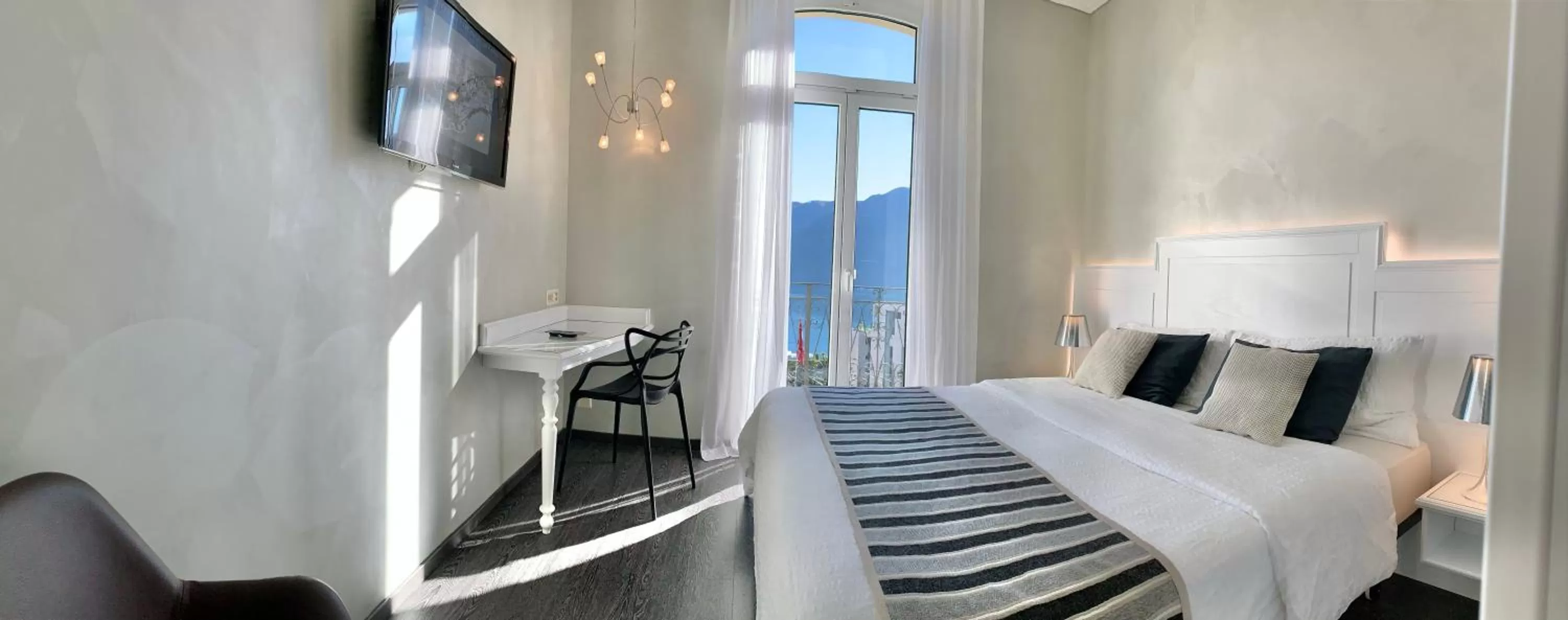 Bed in Continental Parkhotel