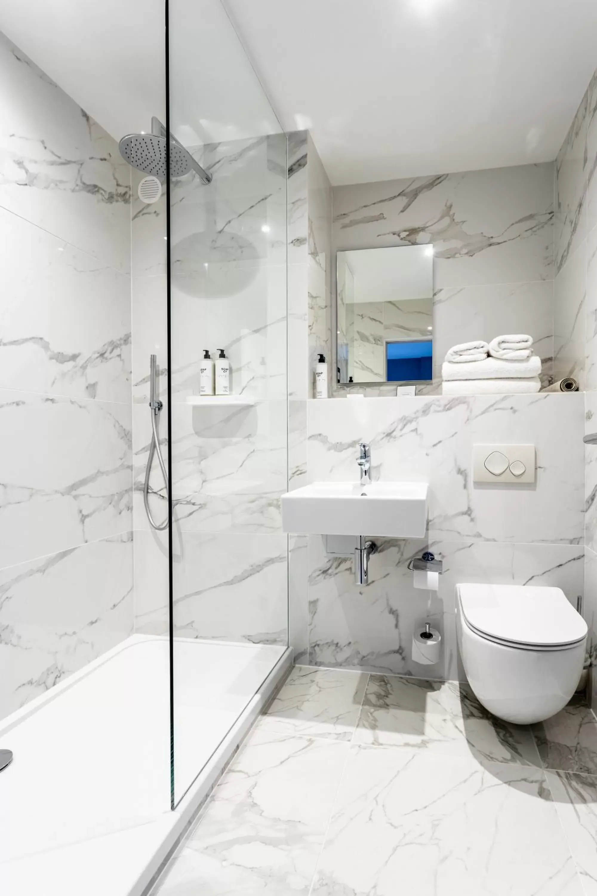 Shower, Bathroom in Palm Court Hotel