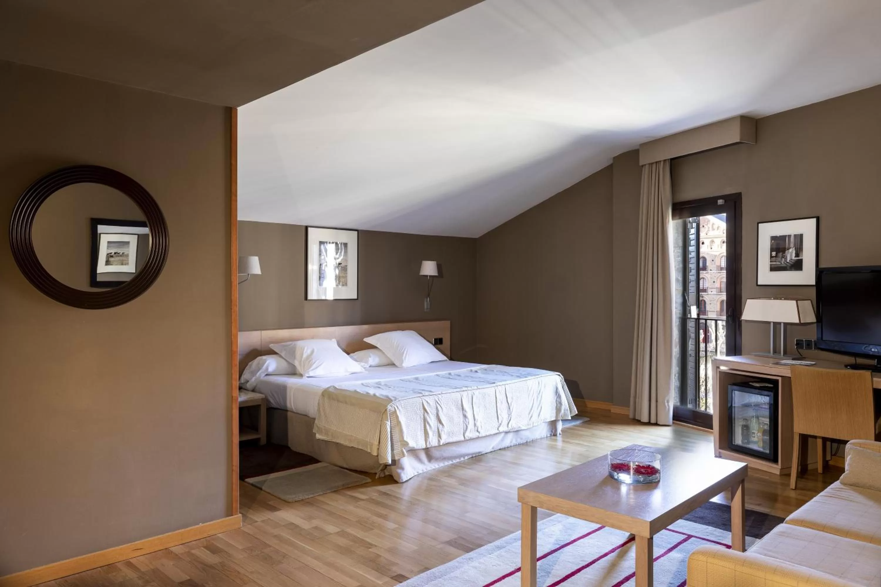 Photo of the whole room, Bed in Parador De La Seu D'urgell
