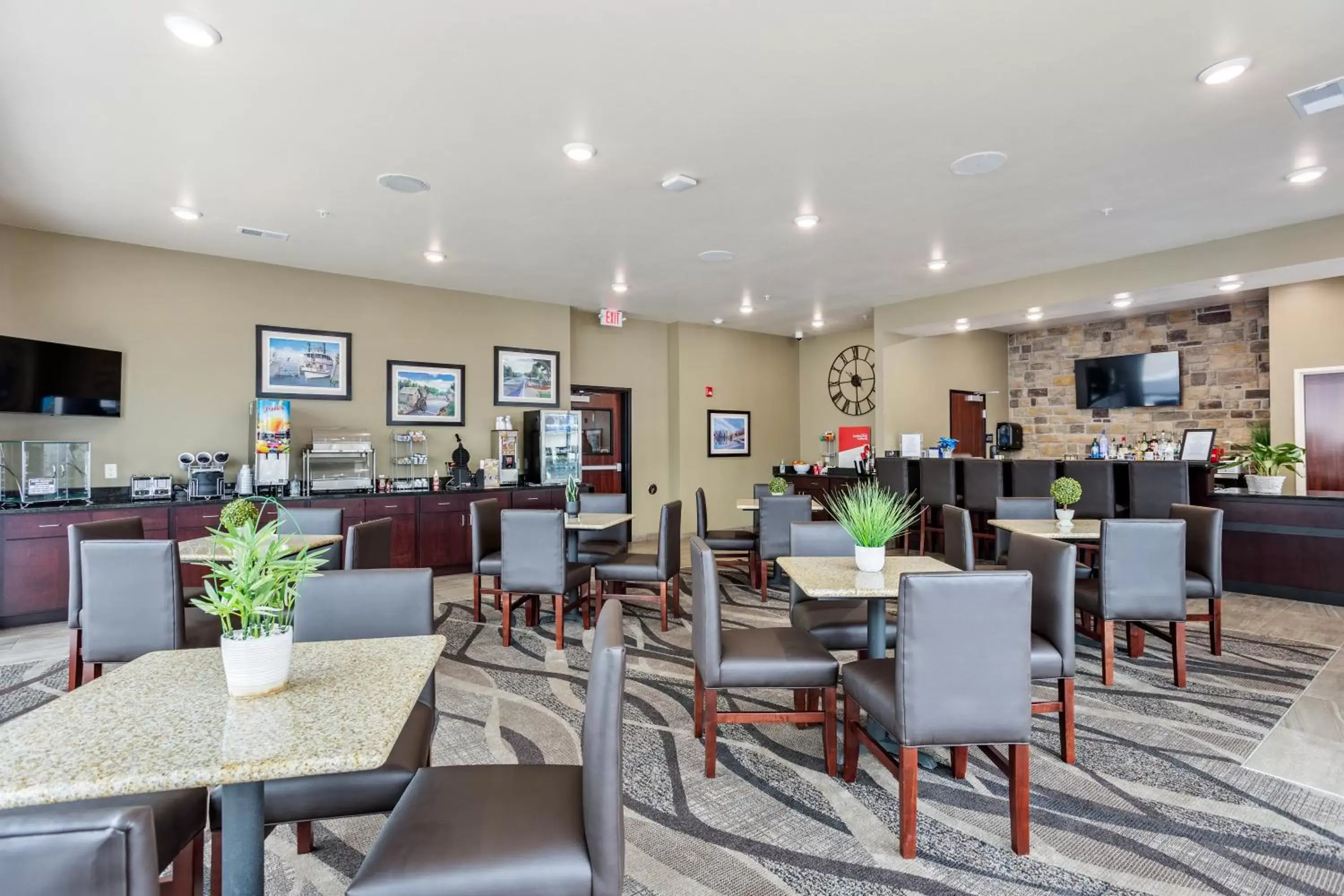 Lounge or bar, Restaurant/Places to Eat in Cobblestone Hotel & Suites - Little Chute