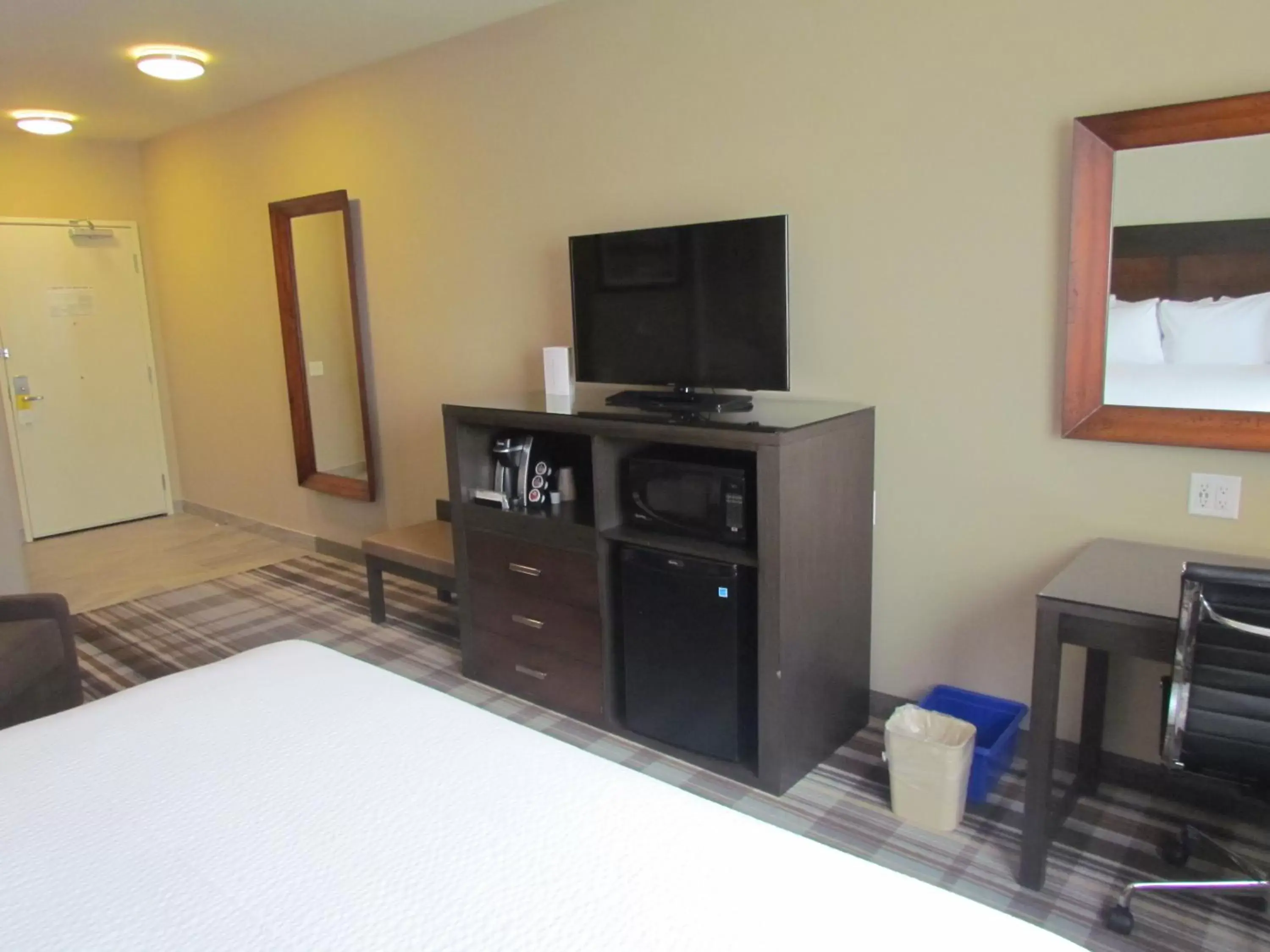 Photo of the whole room, TV/Entertainment Center in Airdrie Inn and Suites