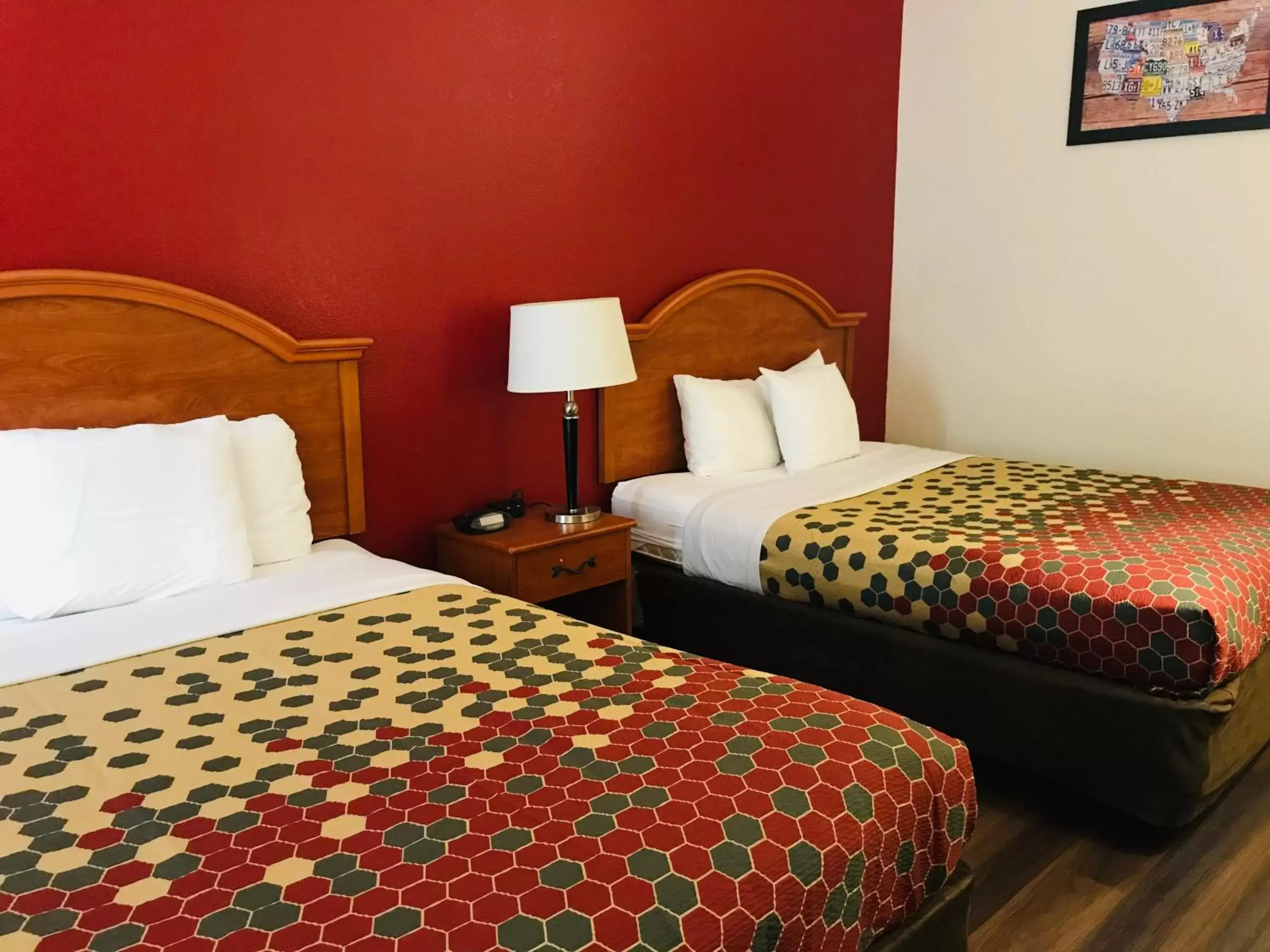 Bedroom, Bed in Econo Lodge Inn & Suites Beaumont