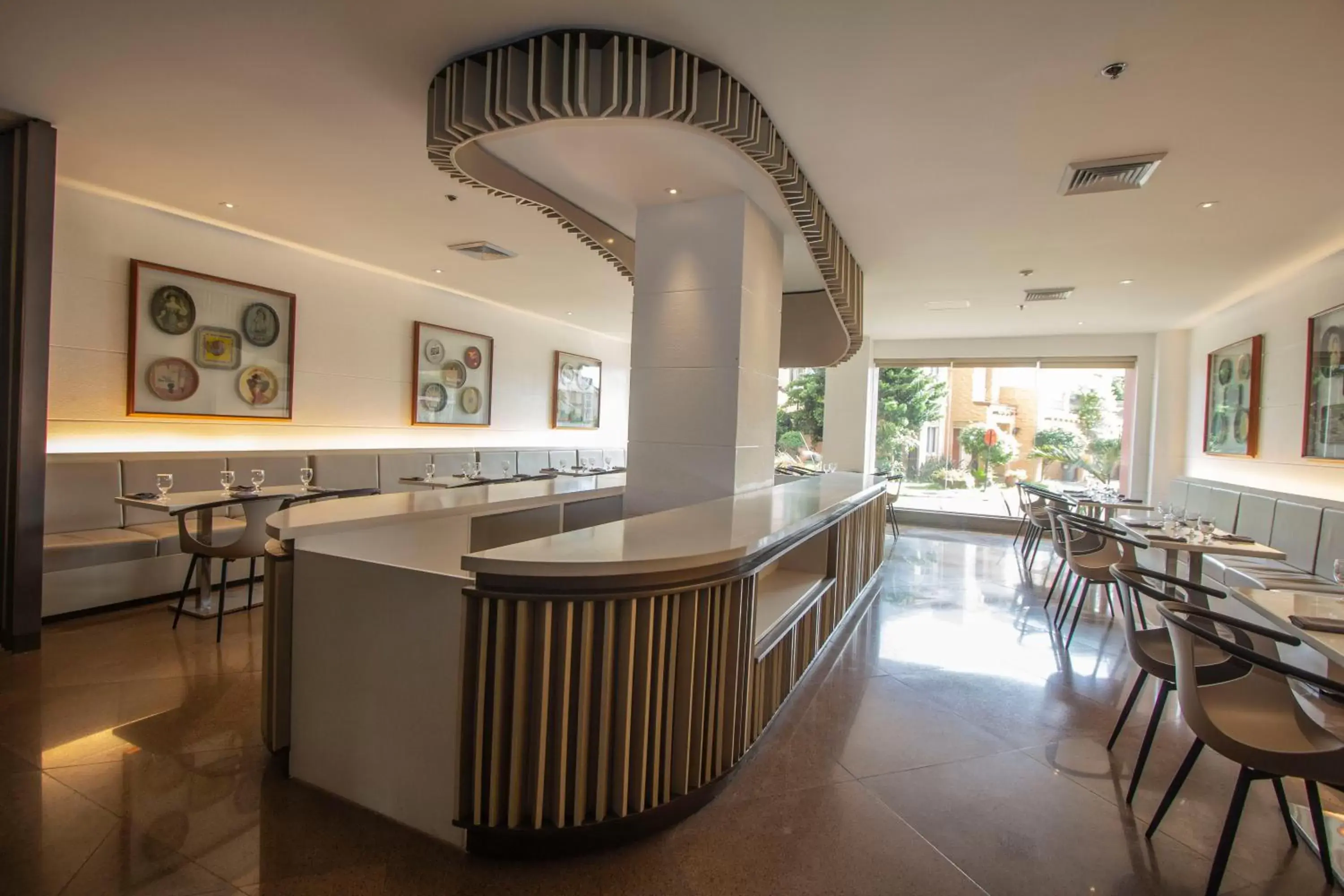 Restaurant/places to eat in Crown Regency Suites Mactan Restaurant/places to eat in Crown Regency Suites Mactan