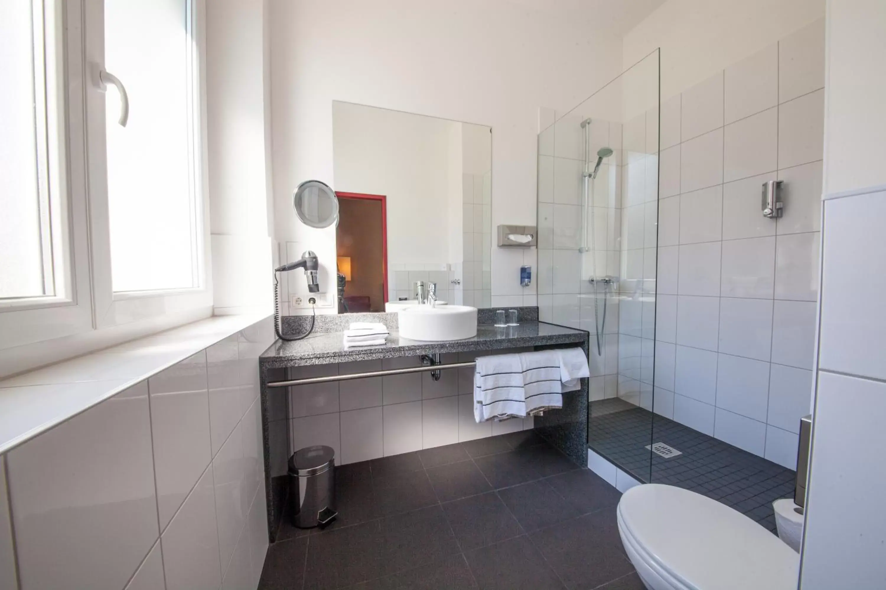 Shower, Bathroom in Novina Hotel Tillypark