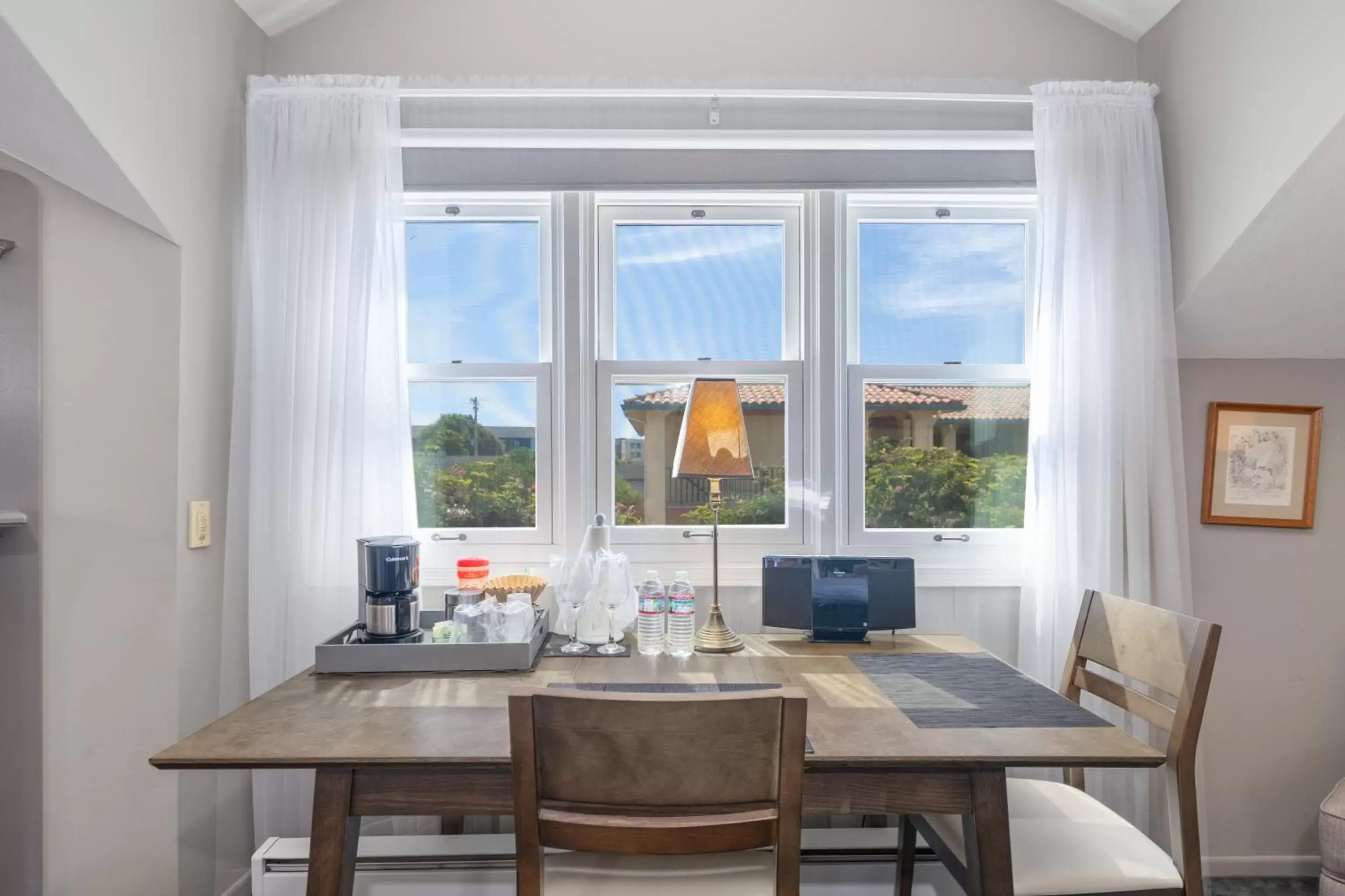 Dining Area in Nantucket Whale Inn, Half Moon Bay