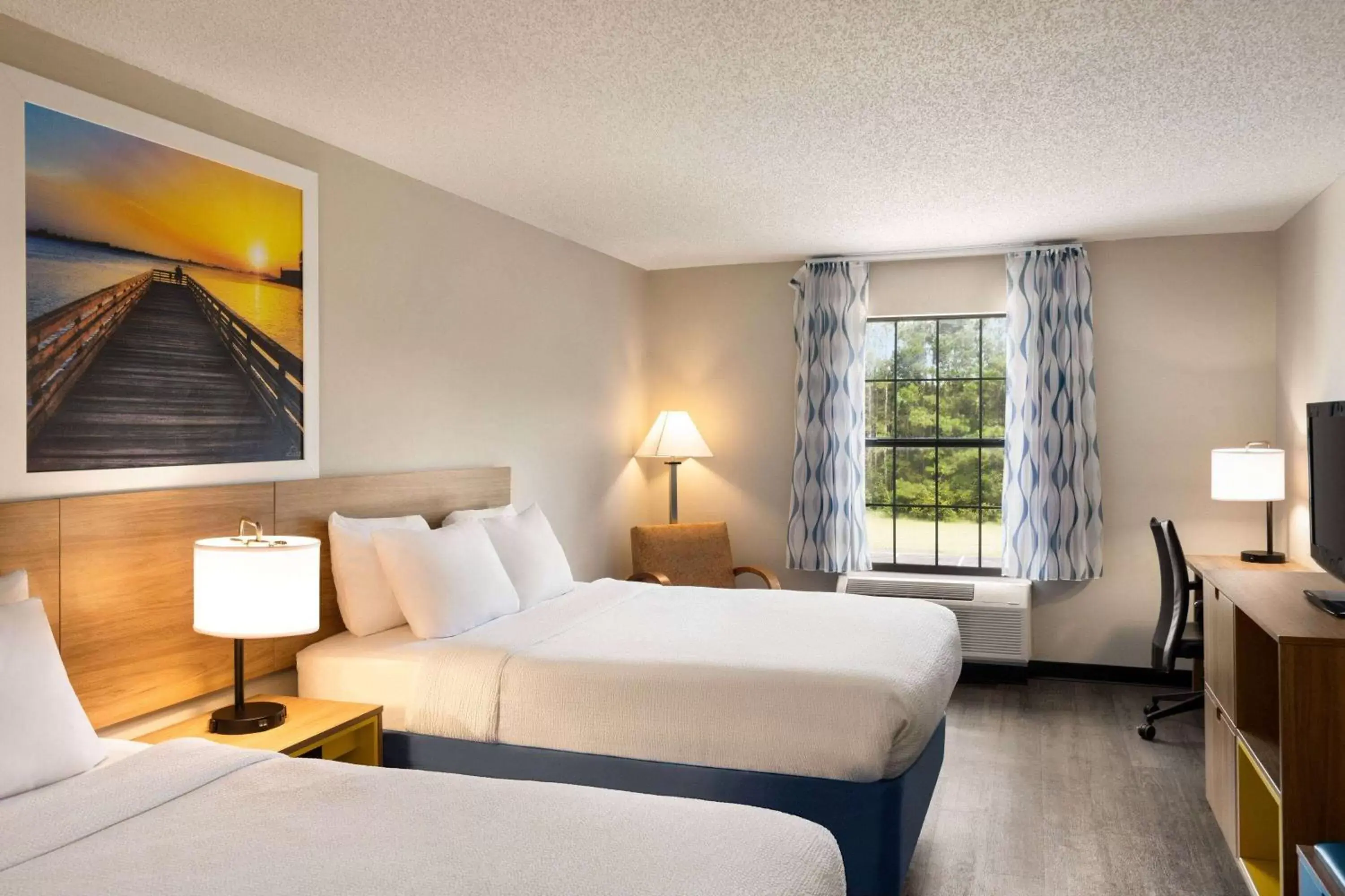 Photo of the whole room, Bed in Days Inn by Wyndham Shallotte