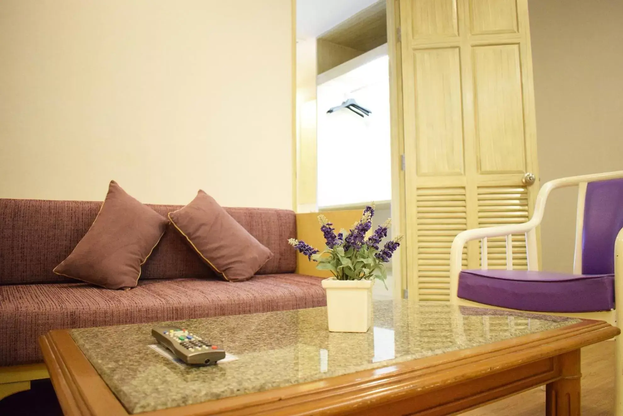 Seating Area in Trang Hotel Bangkok - SHA Plus