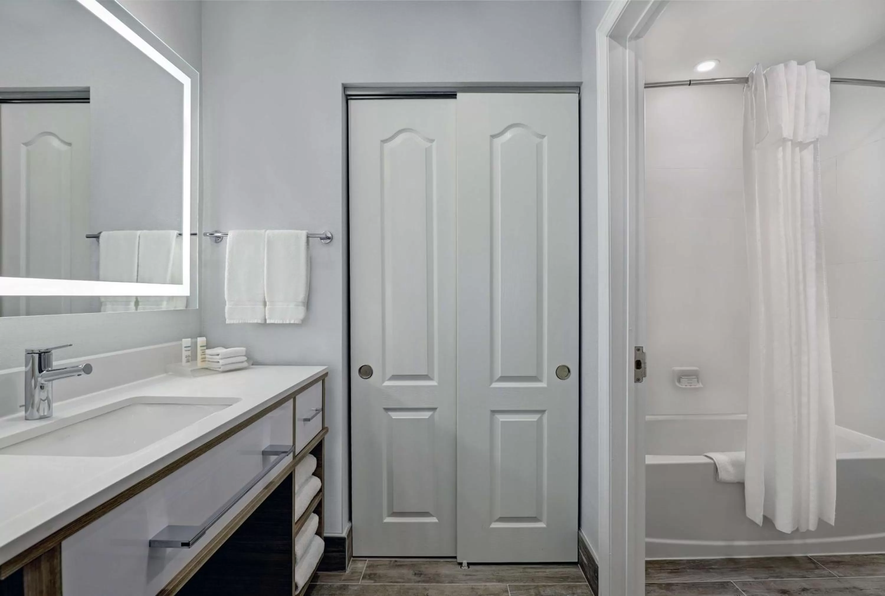 Bathroom in Homewood Suites by Hilton London Ontario