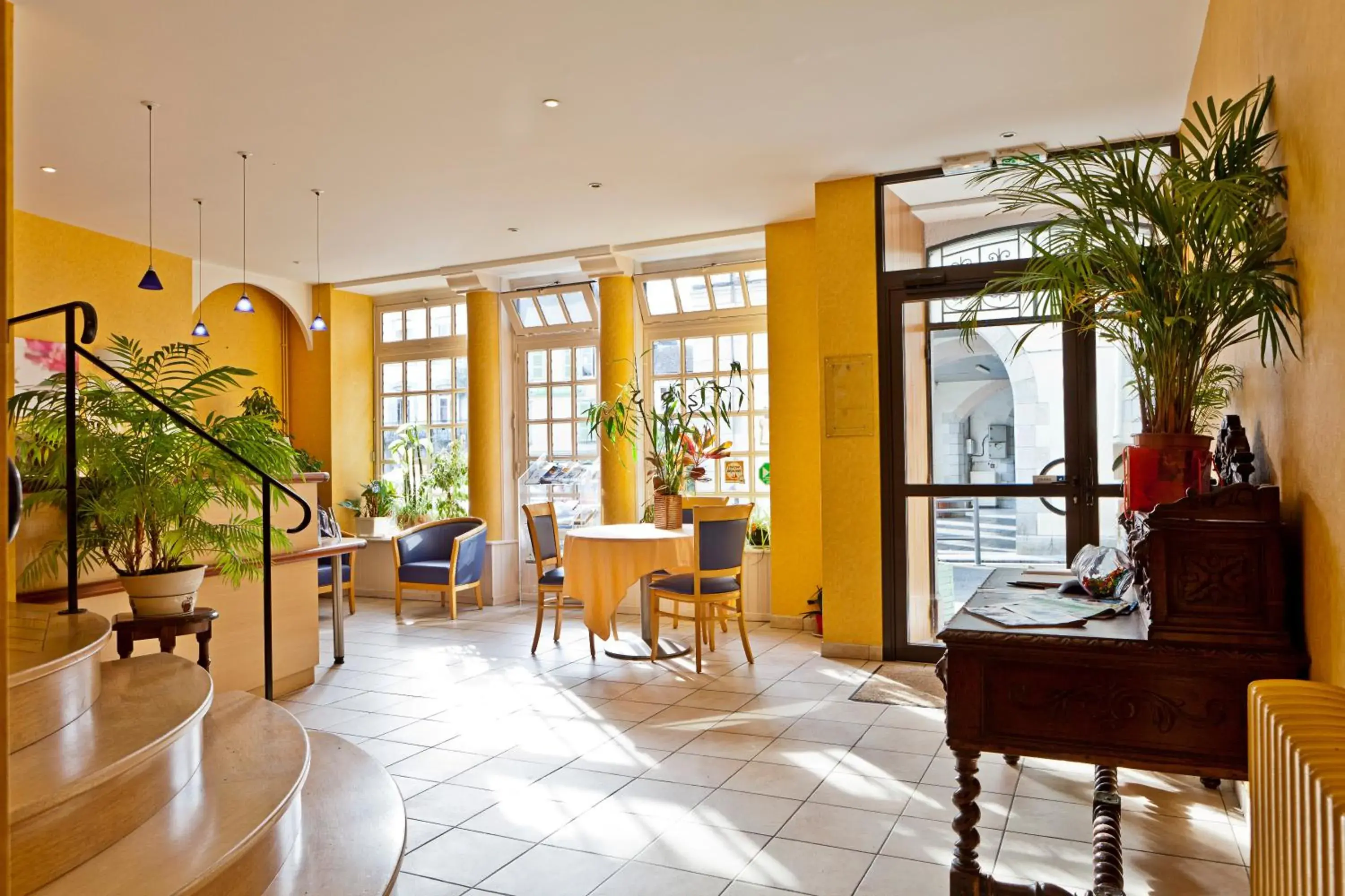 Lobby or reception, Restaurant/Places to Eat in Logis Hôtel de France
