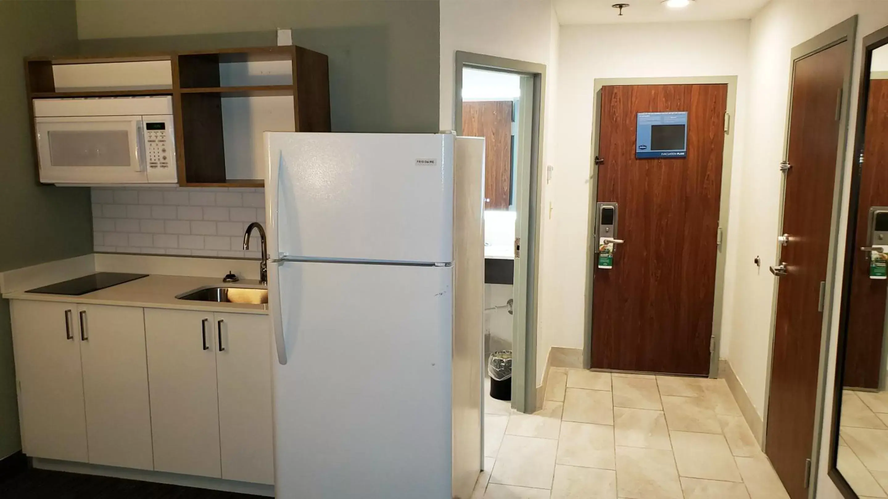 Kitchen or kitchenette, Kitchen/Kitchenette in Extended Stay America Suites Springfield