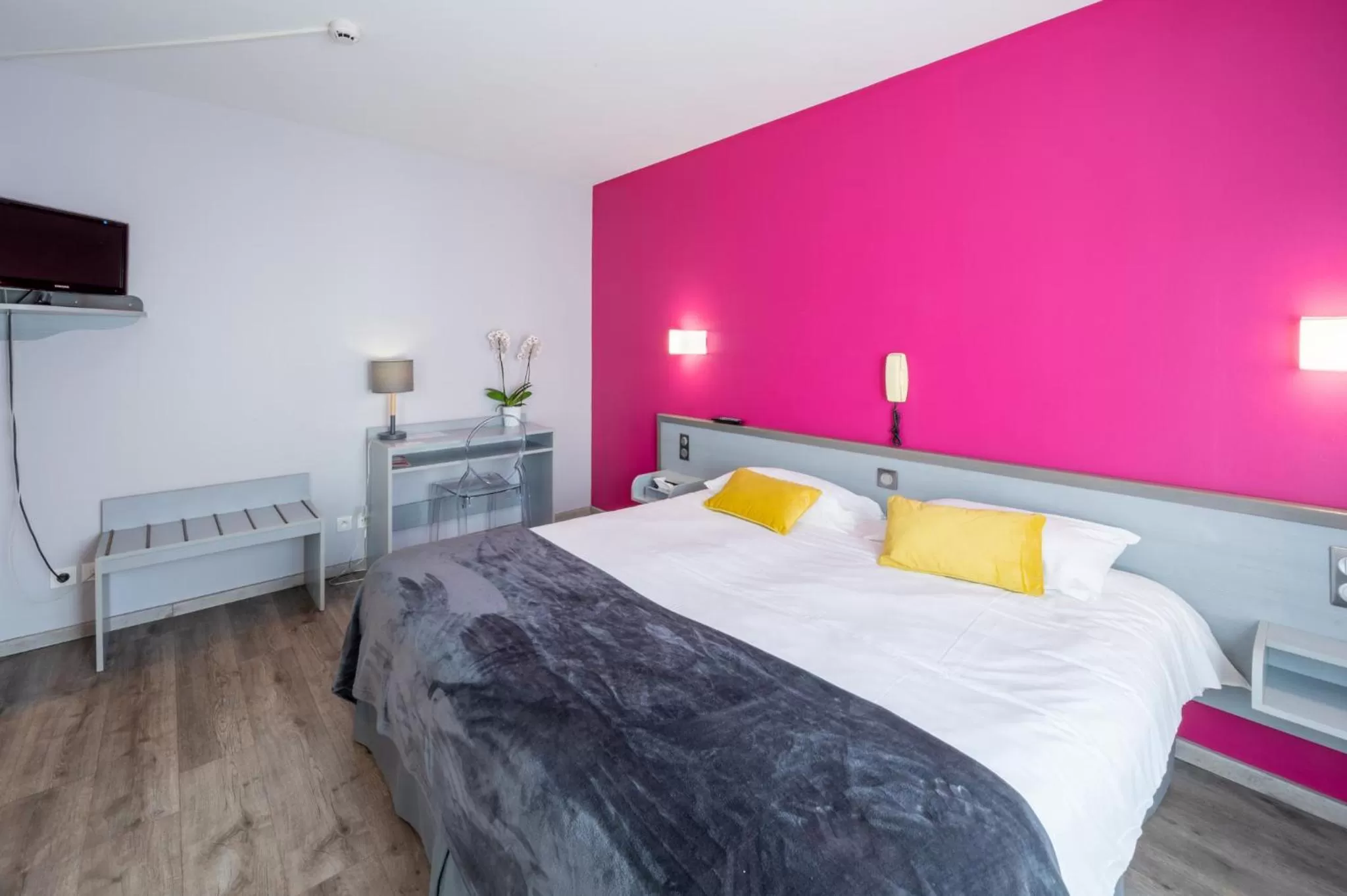 Bed in Hôtel du Soleil Levant